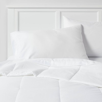 Full/Queen All Season Comforter Insert White - Room Essentials™: Microfiber, Secure Corner Tabs, Box Quilting, 170 Thread Count | Target