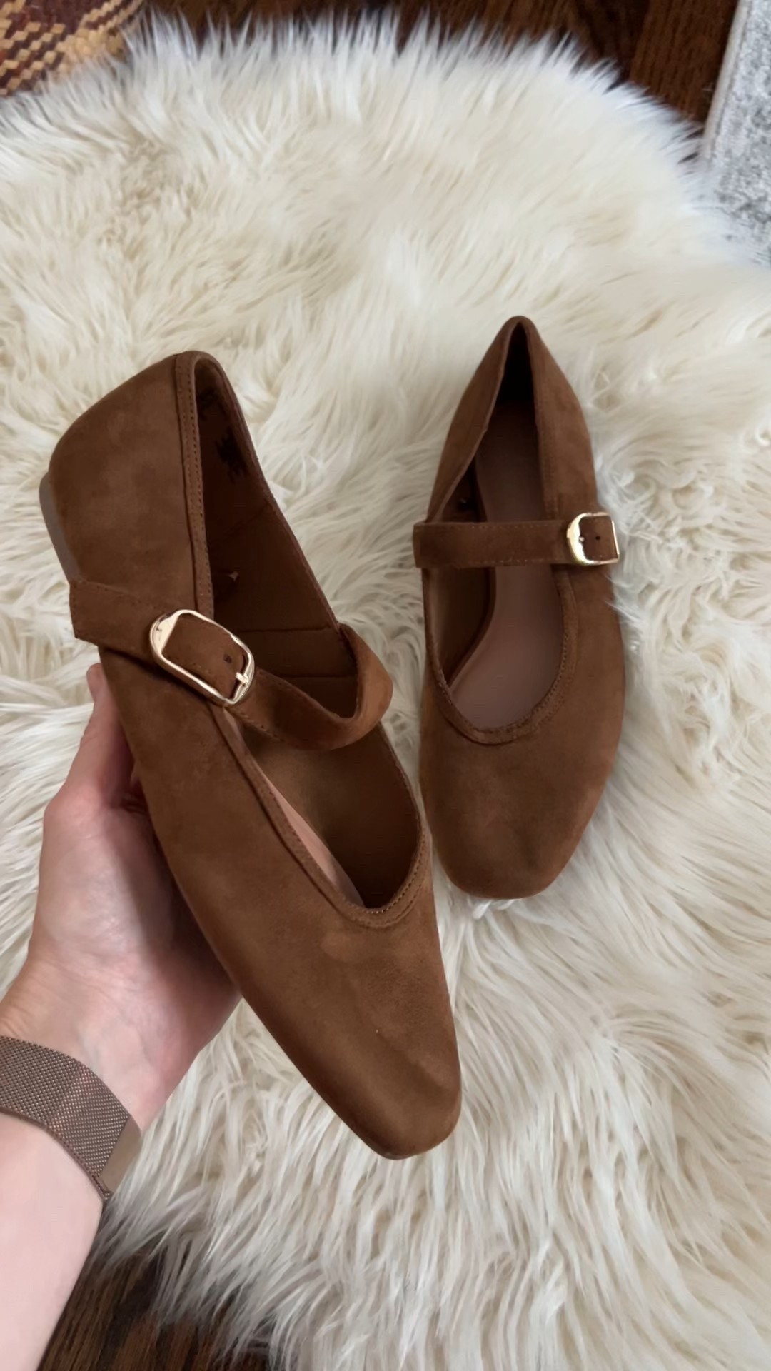My Old Navy mary Jane ballet flats arrived today, I love the rich brown color and the chic hardware, I hope they’re comfy! They’re light and seem flexible so fingers crossed. Fit true to size.