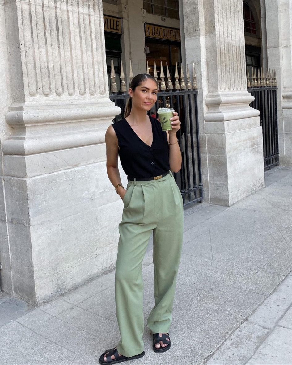 OOTD

pantalon vert sauge, pantalon à pinces vert clair, gilet sans manches noir, top manches courtes noir, sandales Hermès Chypre, Chypre noires 

#LTKstyletip #LTKshoecrush