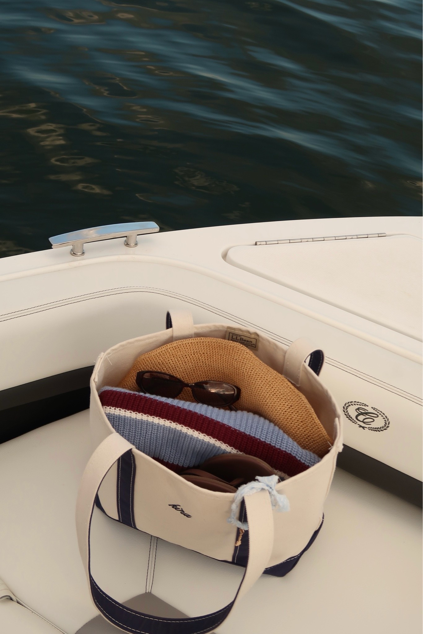 lake tote :)

#LTKSeasonal #LTKdayinmylife #LTKootd