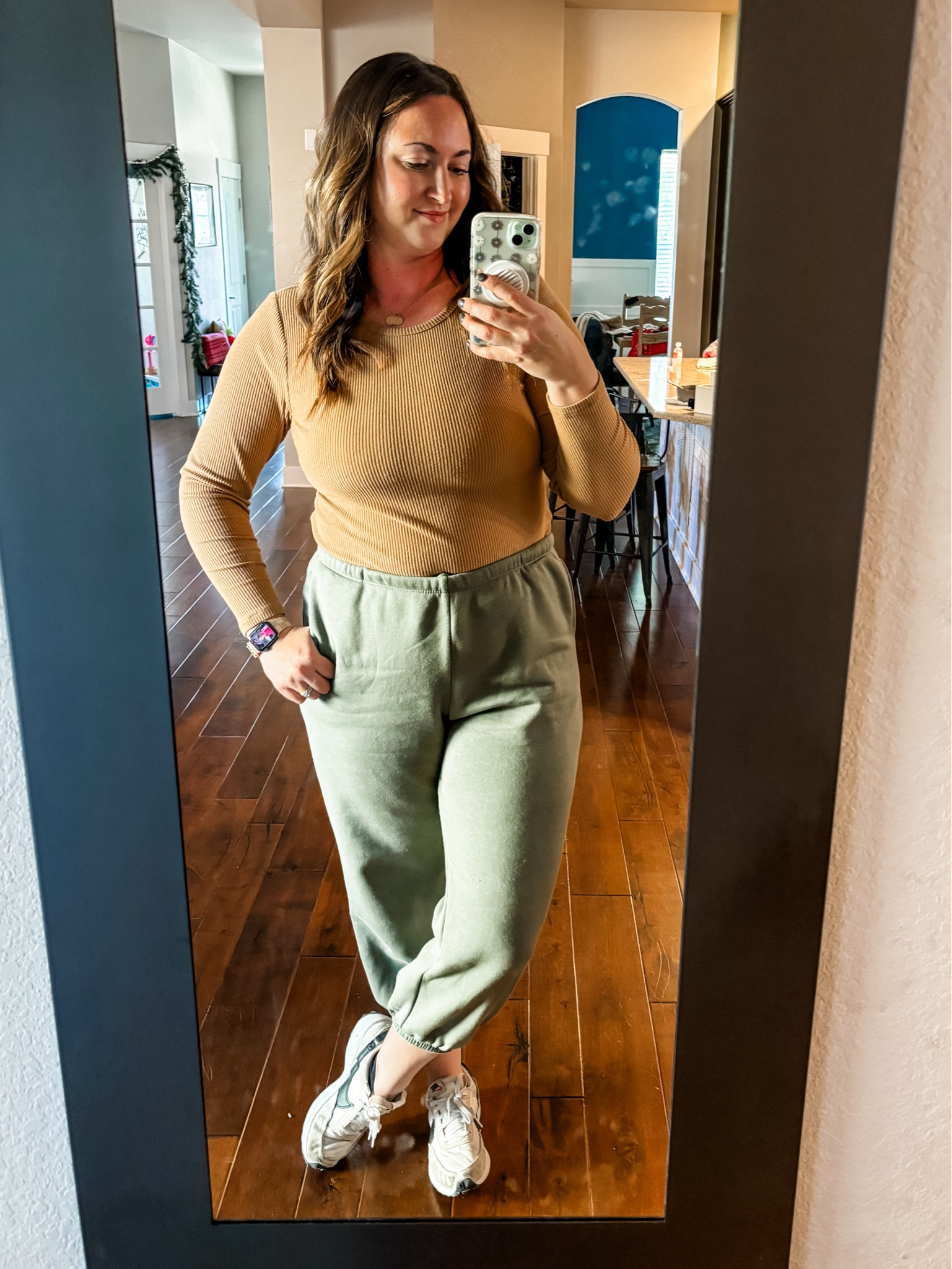 Comfy mom outfit 

#LTKFamily #LTKActive #LTKFindsUnder50