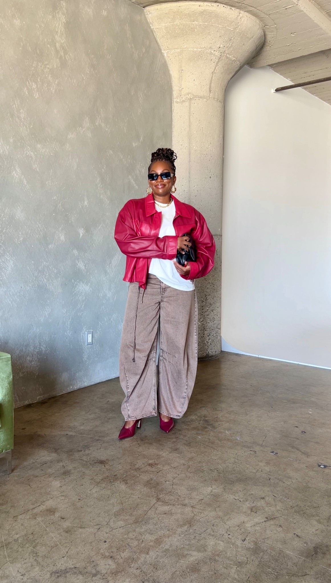 Gap really did their big one with these horseshoe barrel jeans. Love them paired with an oversized white tee and jacket 

#LTKFindsUnder100 #LTKSeasonal #LTKStyleTip