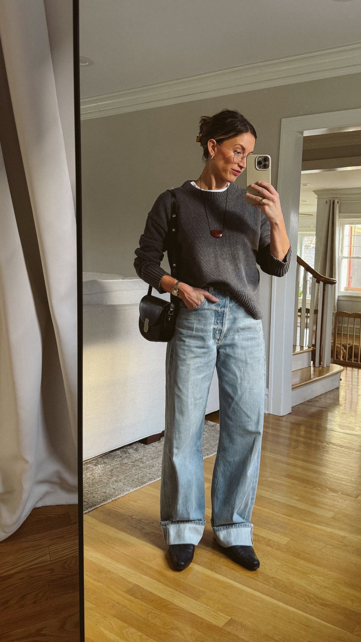 Look of the Day // 1.9

Madewell tee, XS, TTS. Everlane sweater, XS, TTS. Citizens of Humanity jeans, 23, I went down 2 sizes so they sit on my natural waist. Bared Footwear boots, TTS. Sézane bag. Heaven Mayhem pendant necklace. Quince croissant hoops. Mejuri ring  

#LTKOver40 #LTKootd #LTKPetite