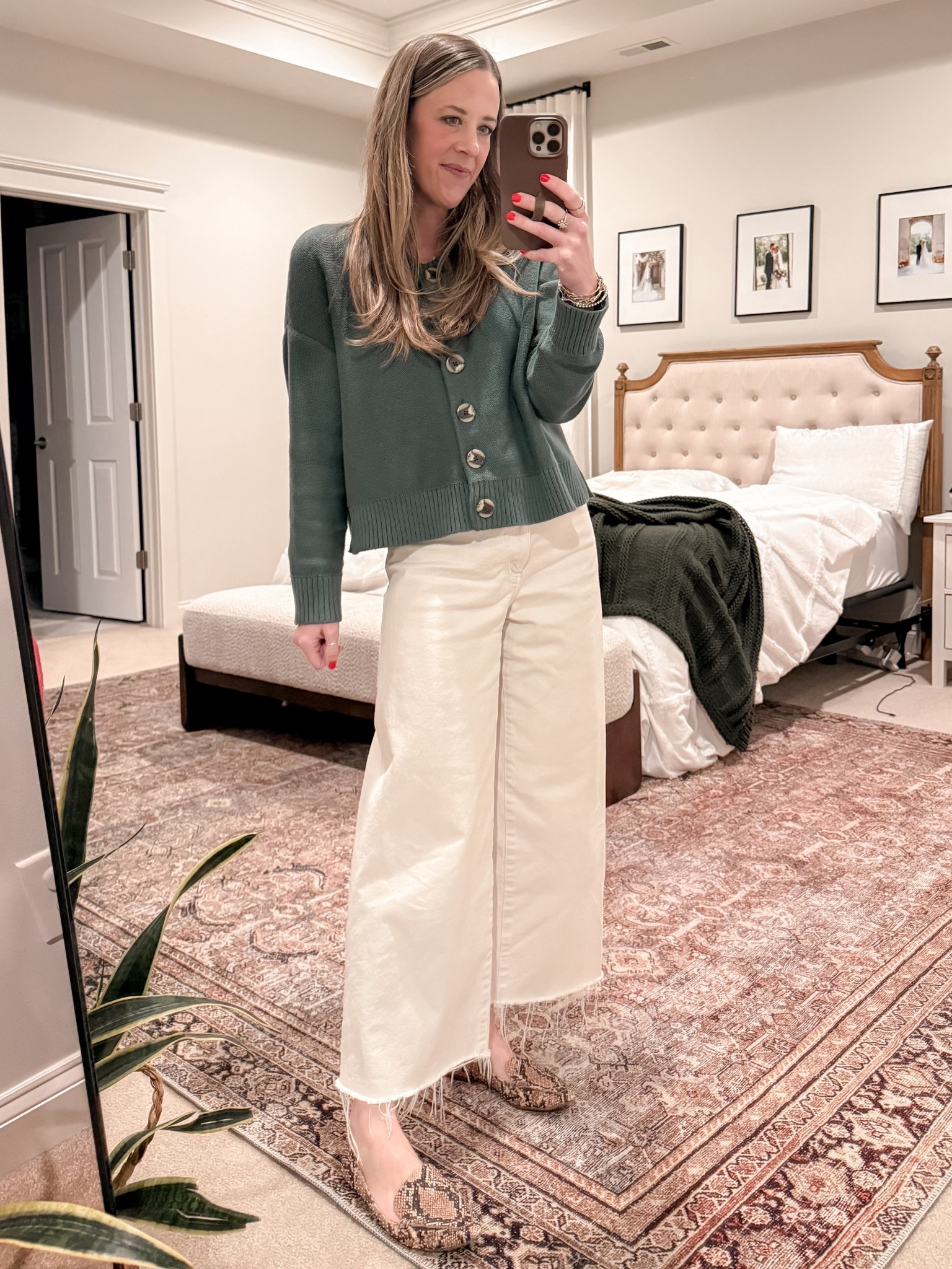 This Quince cropped cardigan (S) is such an understated winter find 🤍
Paired it with my Target sailor jeans (size up) and neutral flats for a cozy, classic look. Love how the muted green adds just enough color without feeling loud.

✨ Use my code INFG-25SIMPLYCHICMAMA10 for 10% off your first Quince purchase!

#QuinceStyle #LTKWinterStyle #ClassicMomStyle #CapsuleWardrobeStyle #WideLegJeansOutfit #WinterOutfitInspo #NeutralStyle #ElevatedCasual #EverydayOutfitIdeas #LinenAndLightCo

#LTKHoliday #LTKSeasonal #LTKFindsUnder50