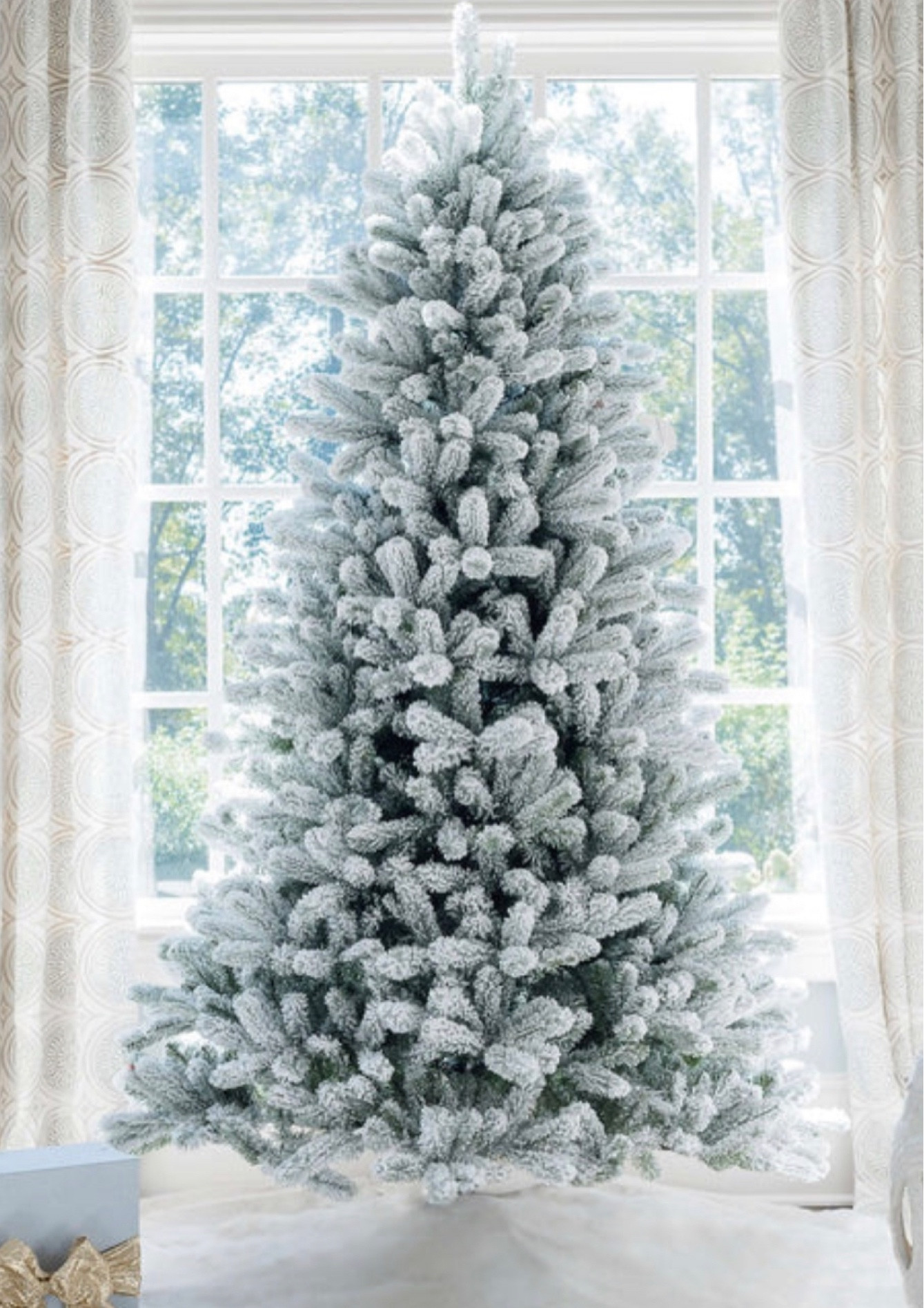 #fluffychristmastree #flockedchristmastree #fluffysnowchristamtree #classicxmastree #talfullchristmastree 
#home #holiday #holidaydecor #christmas #christmasdecor #classichome #festivehome #holidayhomedecor #christmashomedecor #christmashome #liketoknowit #decorate #holidaydecorations #decorateforChristmas 

#LTKSeasonal #LTKhome #LTKHoliday
