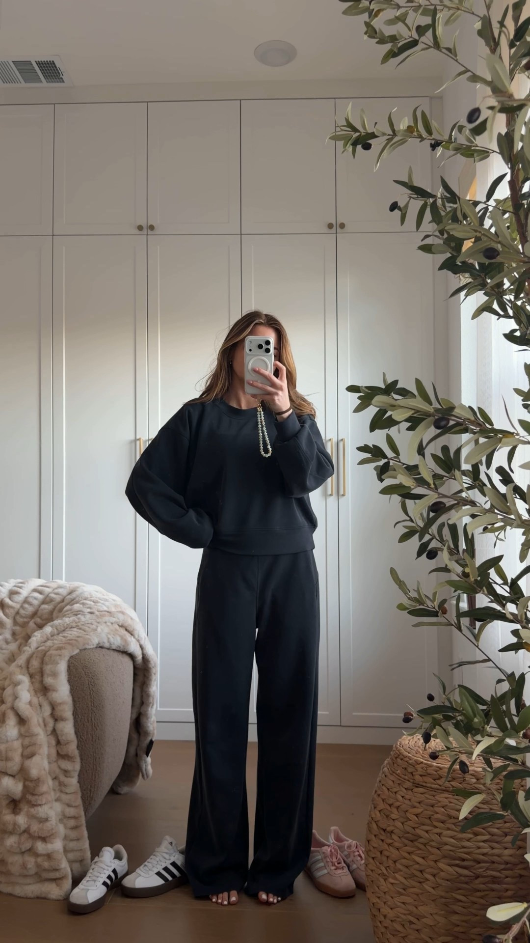 top: xs // pants: small 29"