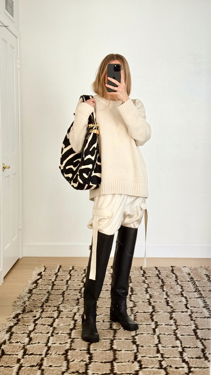 When the boot is the outfit maker 👀 or maybe it’s the bag. Idk I love both and now I need somewhere to go. 

Top: @gap 
Shorts: @lapointe via @therealreal 
Slippers: @brunch.us 
Boots: @farmrio 
Bag: vintage jimmy choo via @ebay 

#stylingtips #secondhandfashion #outfitideas #workfromhomeoutfit