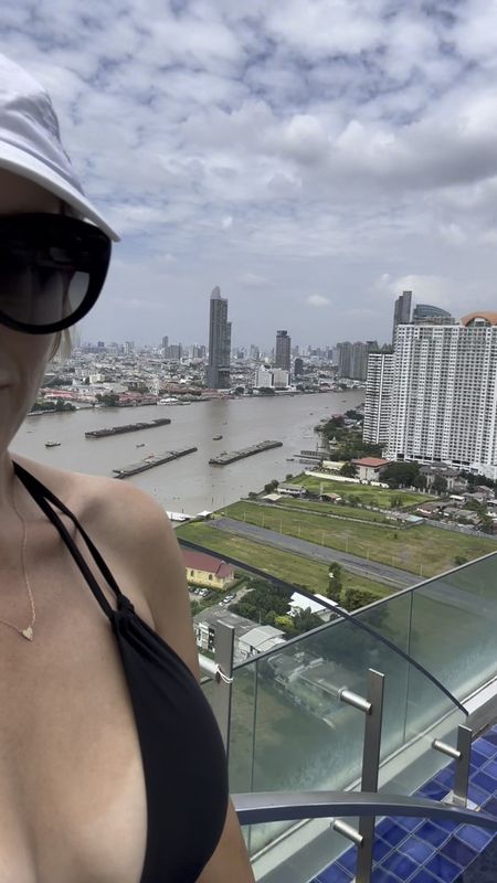 Summer weather in Bangkok



#LTKtravel #LTKfindsunder50 #LTKswim