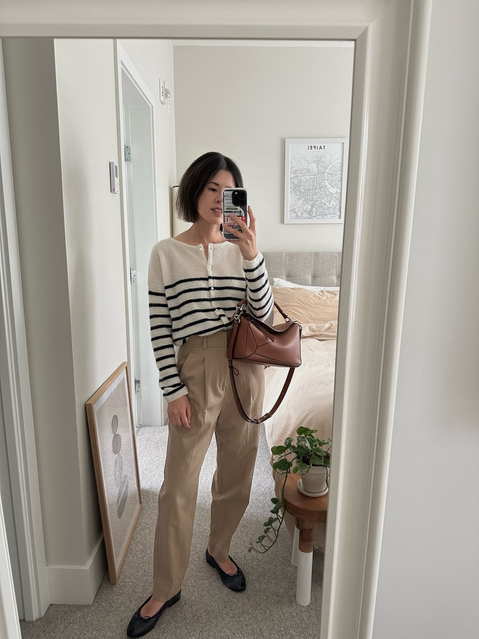 Top: Sezane Gaspard cardigan. Runs a big large. I’m in xs
Pants: Everlane. Tts
Flats: Chanel
Bag: Loewe puzzle small