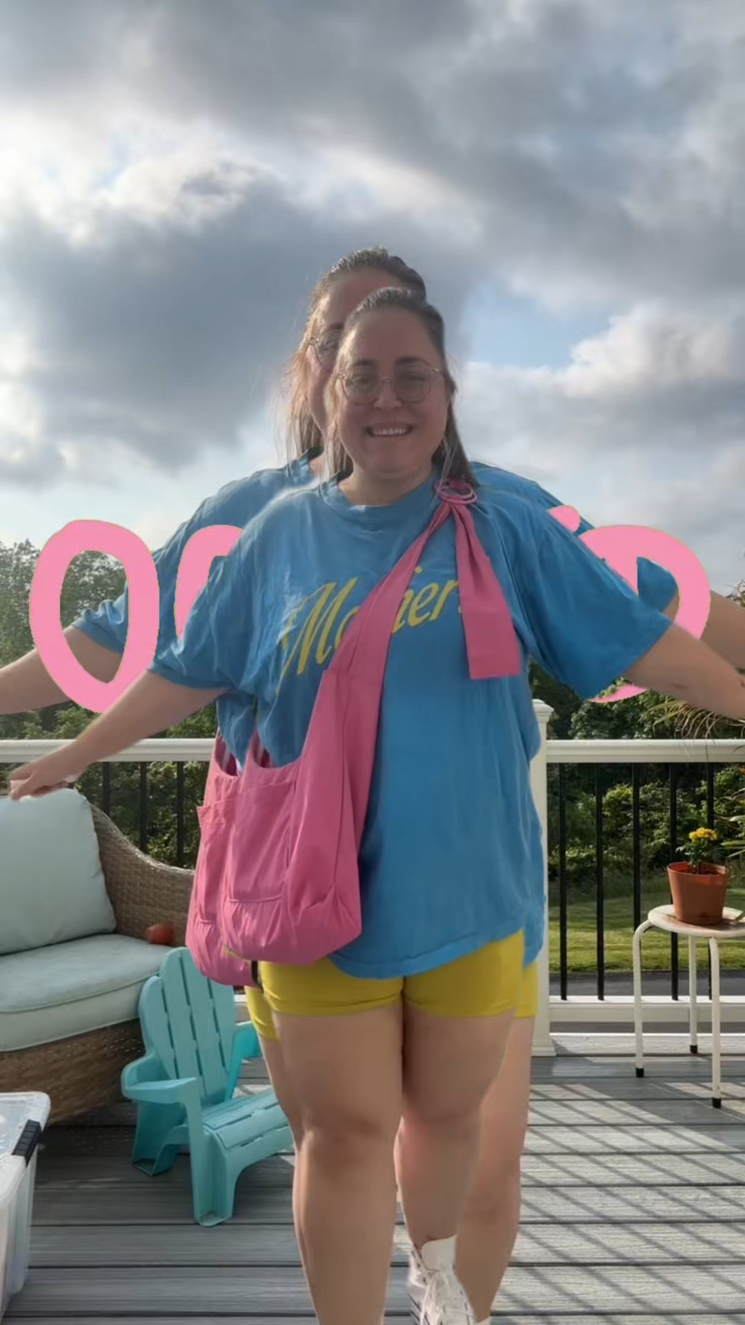 The clouds are not AI ☁️👛🛍️
Catch me in biker shorts and an oversized tee for the foreseeable future ✌🏻🫶🏻 #threadminislouchybag @thread_wallets  #ootd #sahmootd 

#LTKSummerEdit 

#LTKPlusSize #LTKMidsize