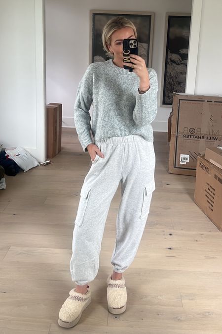 Abercrombie casual sweats outfit 
Small in both
On sale for 25% off + extra 15% with code CYBERAF 

#LTKCyberWeek #LTKsalealert #LTKfindsunder50