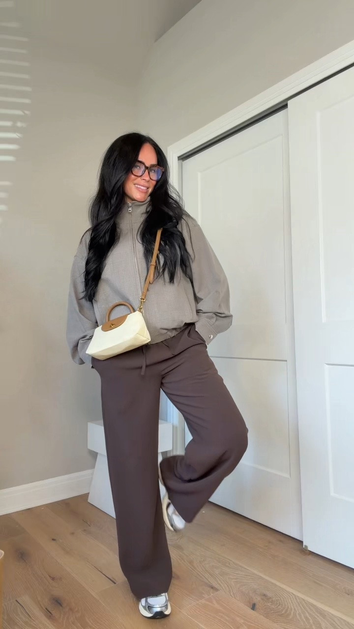 Chic off duty look 👟🤎 These are seriously incredible pieces to have in your closet! Such good staples that you can mix and match so many ways, and honestly one of my favorite outfits ever. I’ll have all the details linked over on my LTK!

My sizing: 5’7”, 145 lbs, 32DD
I’m wearing size smalls.

@Aritzia  #aritzialodgepants #AritziaStyle #OffDutyStyle #CasualChic #aritziaFallOutfit Aritzia outfit, chic off-duty look, casual fall outfit, everyday outfit inspo, Aritzia closet staples