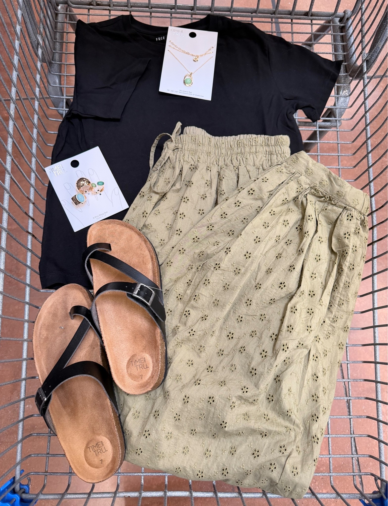 🌿🖤Olive and black is one of those combinations that always looks expensive. These eyelet harlem pants paired with a simple black tee is effortless, flattering, and perfect for late summer into fall.

#LTKgrwm #LTKootd #LTKSeasonal