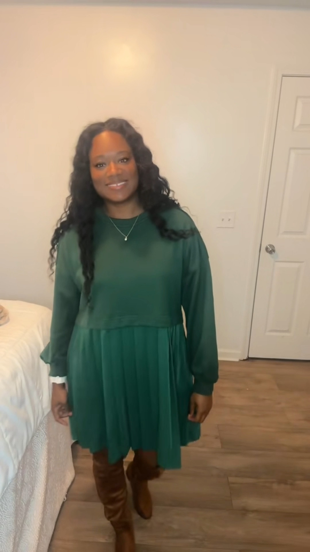 The dress version of your favorite sweatshirt. ☁️ Need it in every color! Which way would you style this: with sneakers, combat boots, or over the knee ones like mine? 💬
Everything linked in the LTK app! 🔗
#LTKsalealert #DressWeather #CozyVibes #Dokuritu