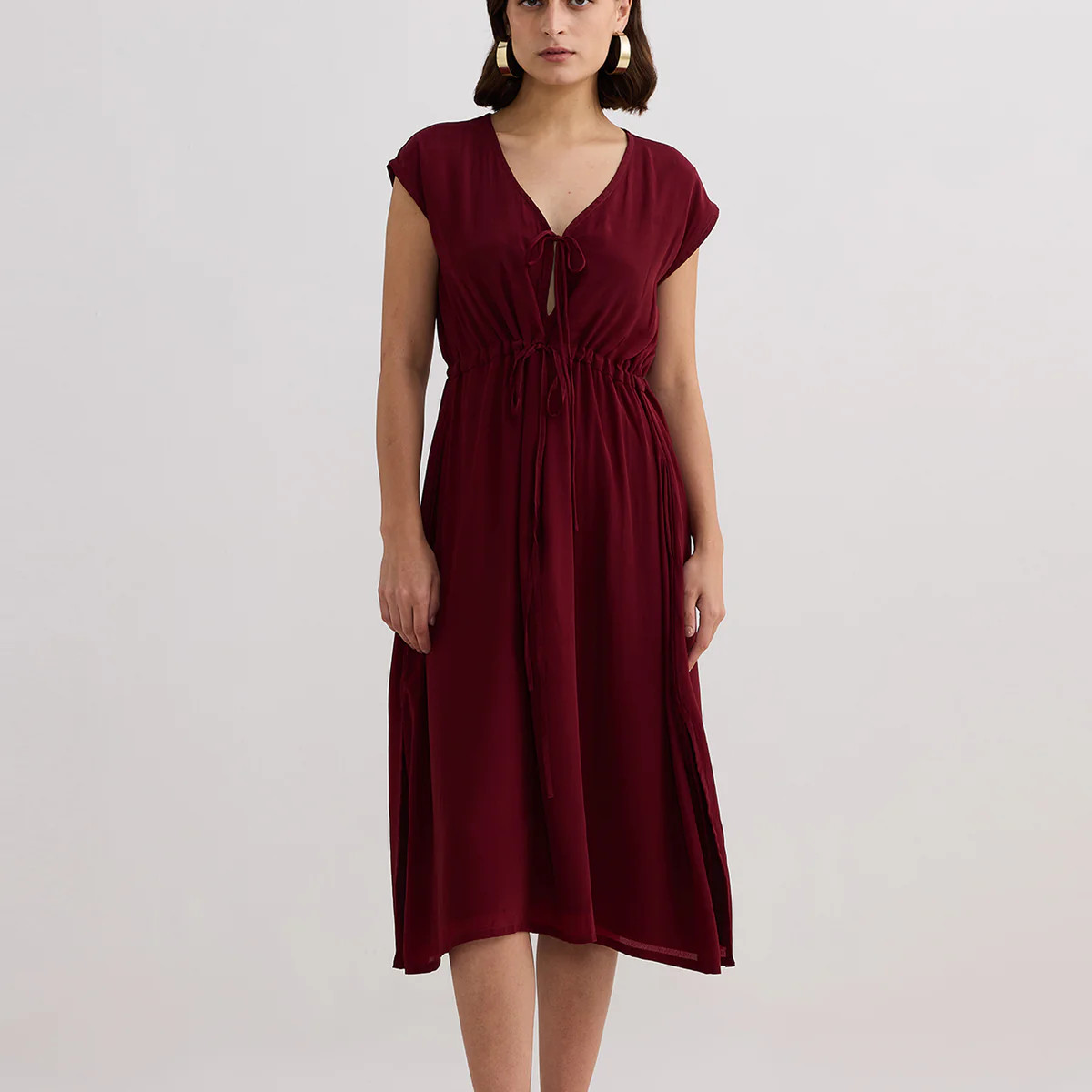 Deep V-neck Gathered Dress in Burgundy | Reistor