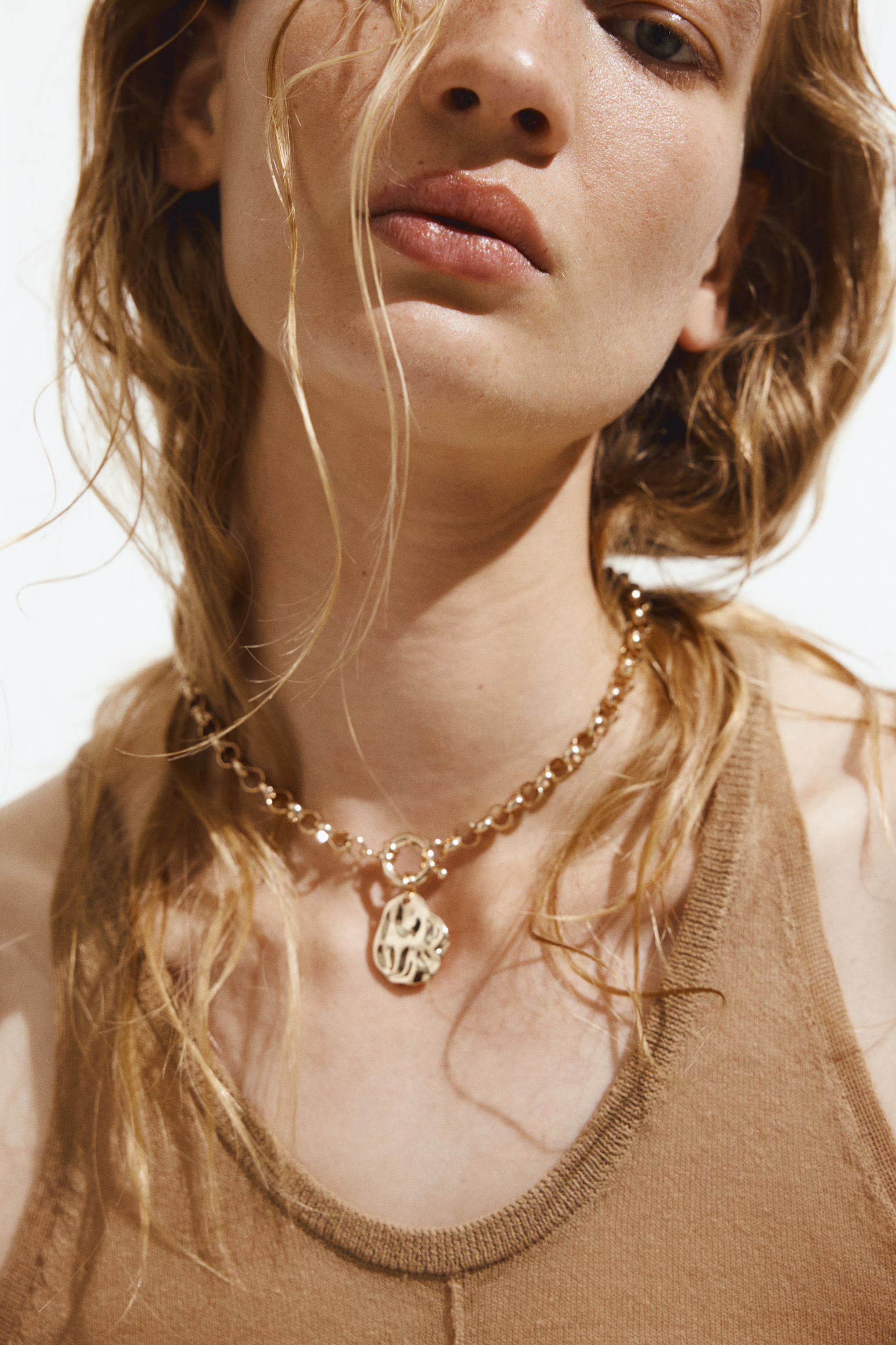 Disc-pendant chain necklace | H&M (UK, MY, IN, SG, PH, TW, HK)