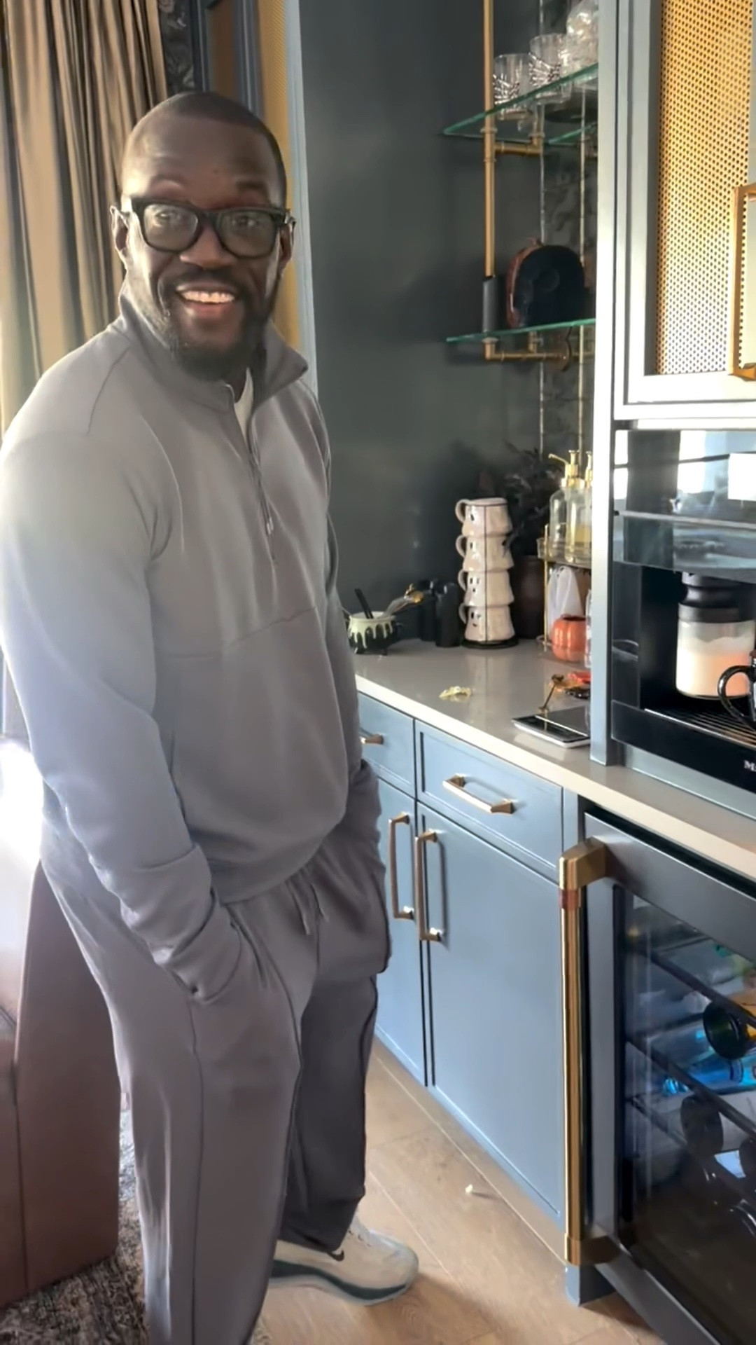 This men’s activewear set from @Walmart is on sale! $18 for the quarter zip pullover & $16 for the sweatpants. Amazing scubaknit material!