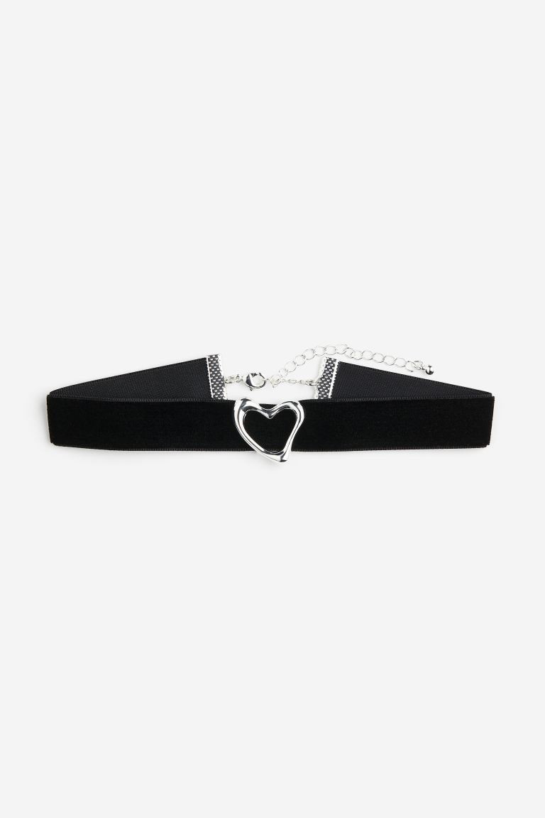 Short Velvet Necklace | H&M (US + CA)