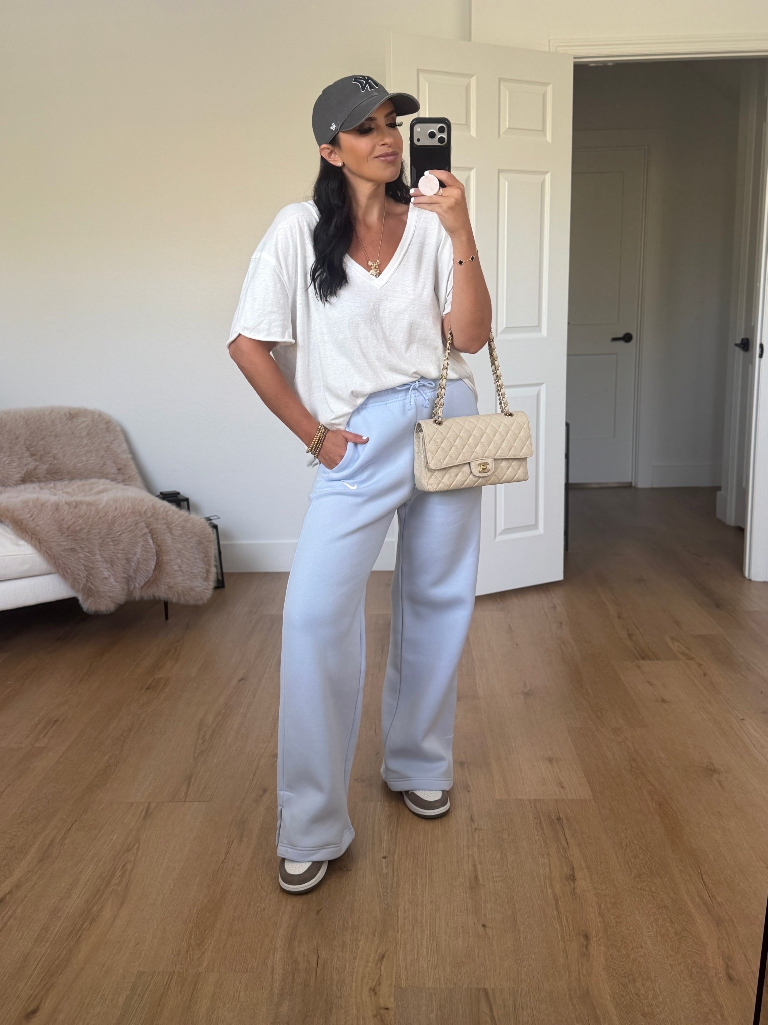 Nike sportswear phoenix fleece women’s high waisted wide leg pants wearing size small

Free people oversized tee shirt wearing size xs