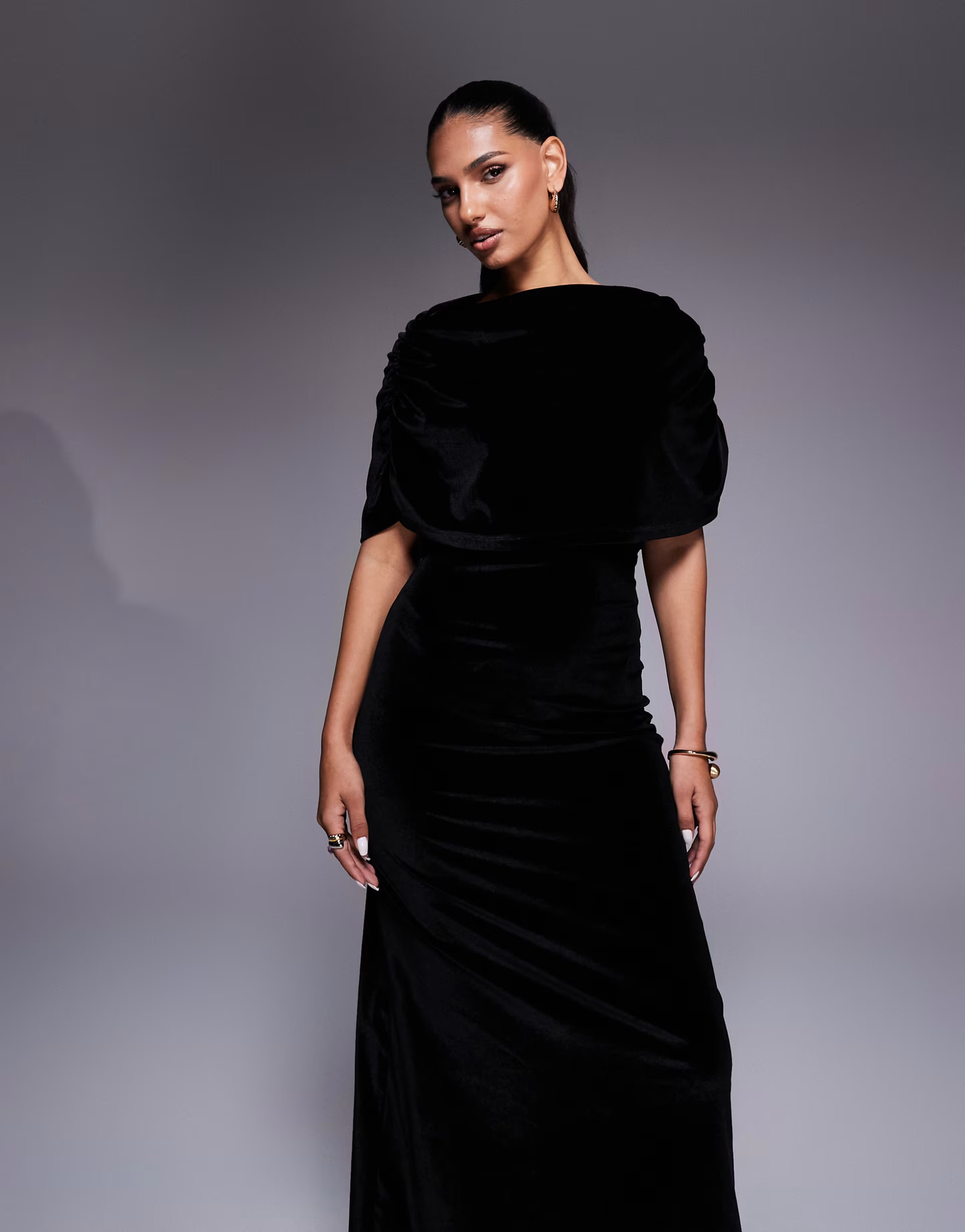 ASOS DESIGN - Fluwelen maxi-jurk in cape-stijl in zwart | ASOS (Global)