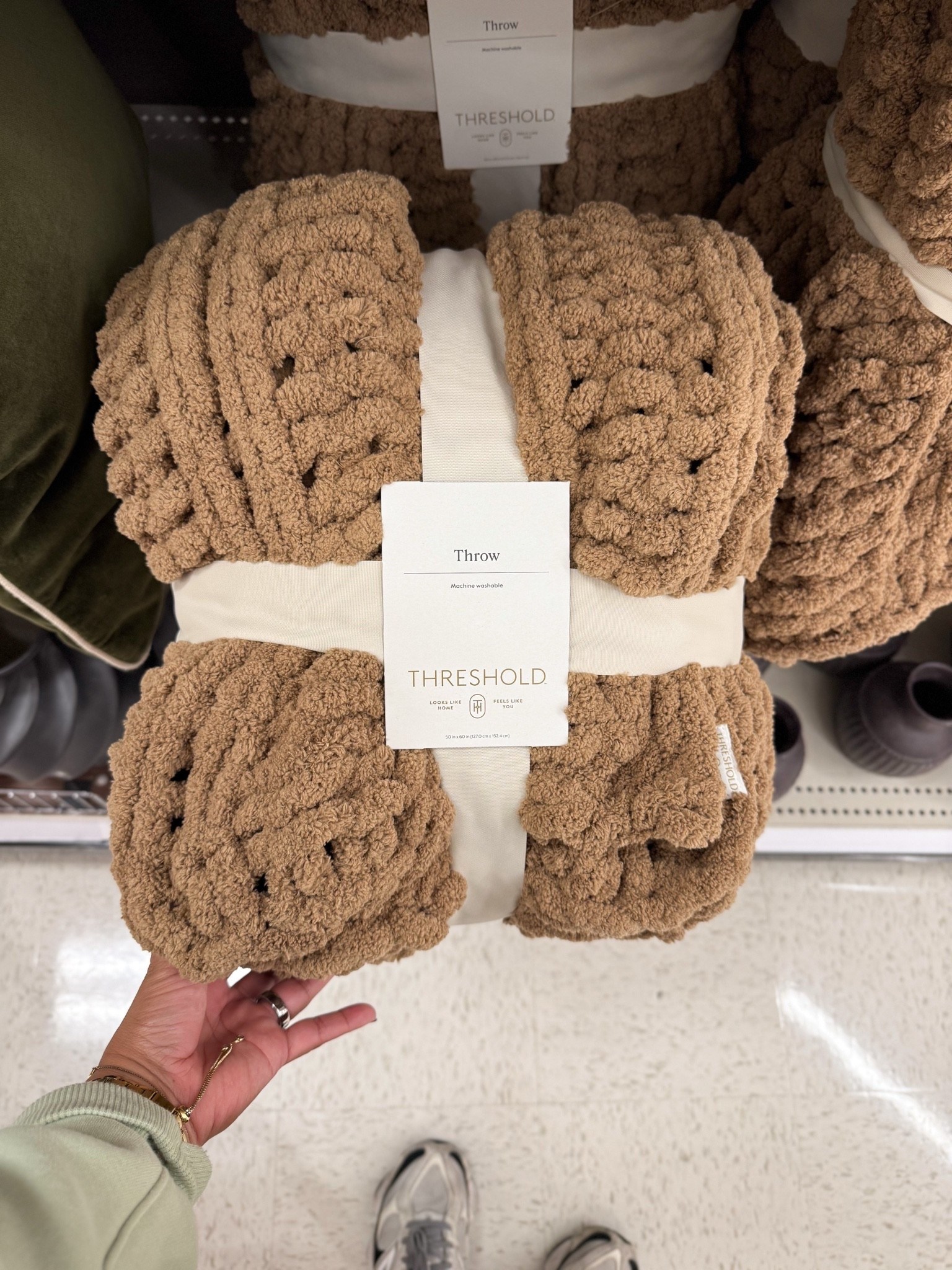 cozy fall throws 

target finds, target deals

#LTKSaleAlert #LTKHome