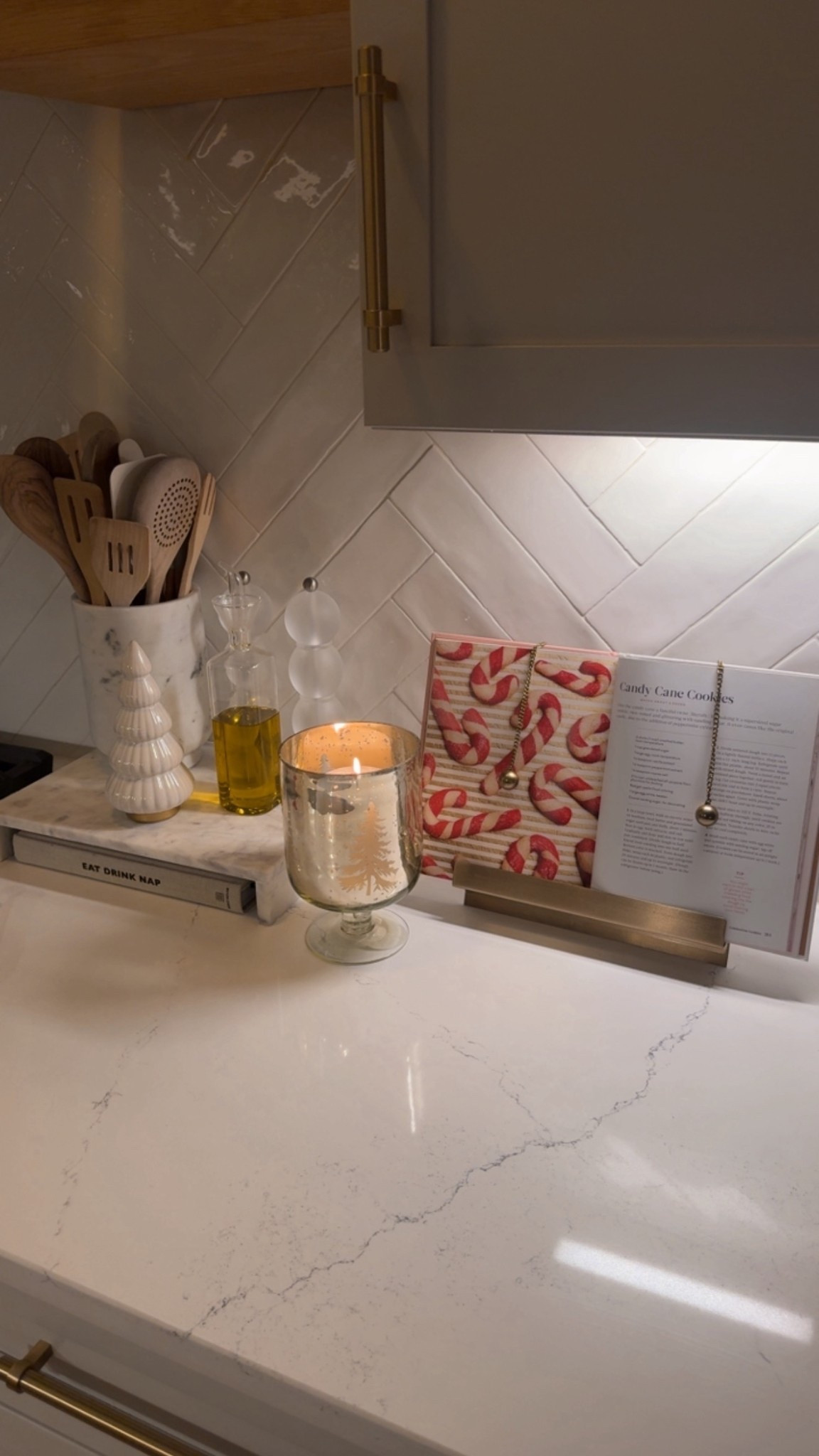 kitchen christmas moment 🧑🏼‍🎄

#LTKSeasonal #LTKHoliday #LTKHome