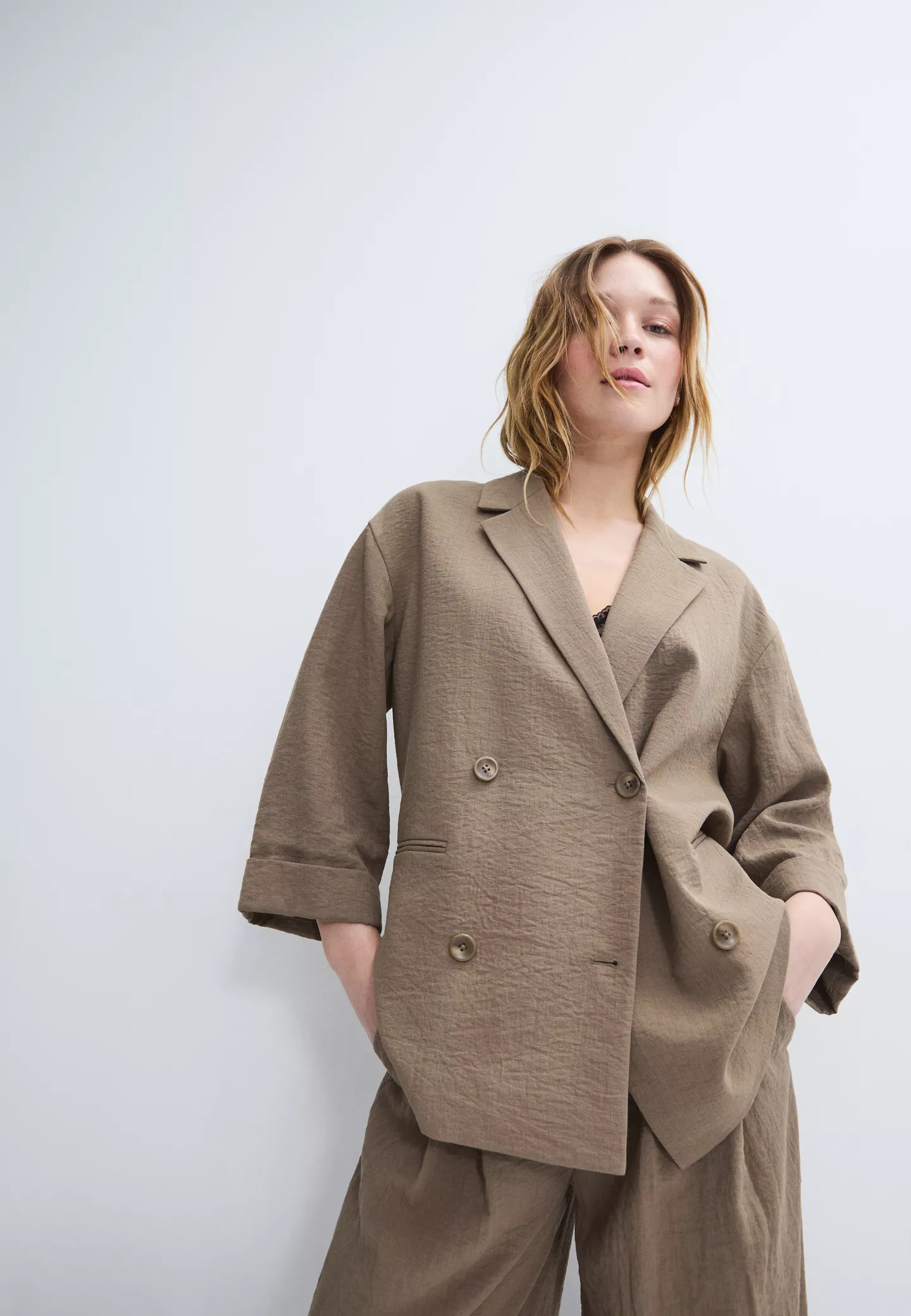 Flowing double-breasted blazer - Women's fashion | Stradivarius United Kingdom | Stradivarius (UK)
