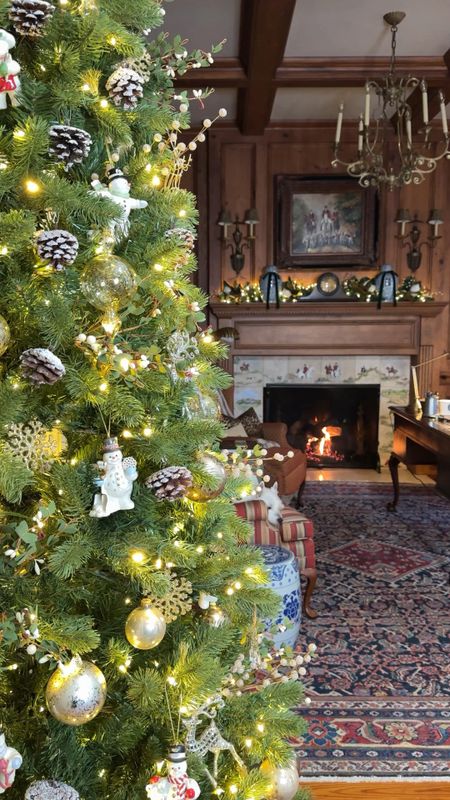 English country Christmas 

King of Christmas | Nearly natural | magnolia | Christmas | ginger jar | chinoiserie | blue and white decor | Ralph Lauren style 

#LTKHoliday #LTKSeasonal #LTKhome
