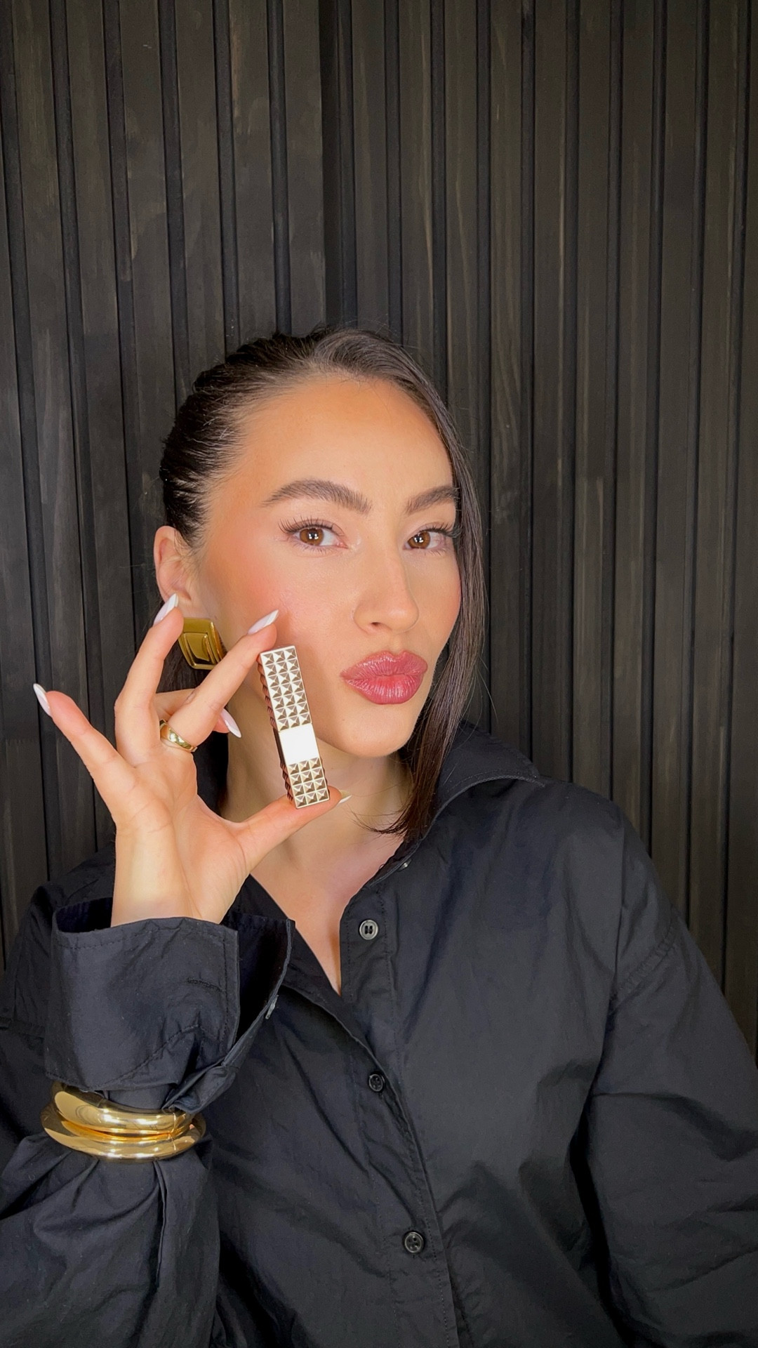 Spike Valentino Hydrating Disco Lip Balm

1. 120R - Rose in The Woods
2. 400A - Solar Coral
3. 302R - Extra Pink 
4. 199A - Bold Brown 


#LTKBeauty