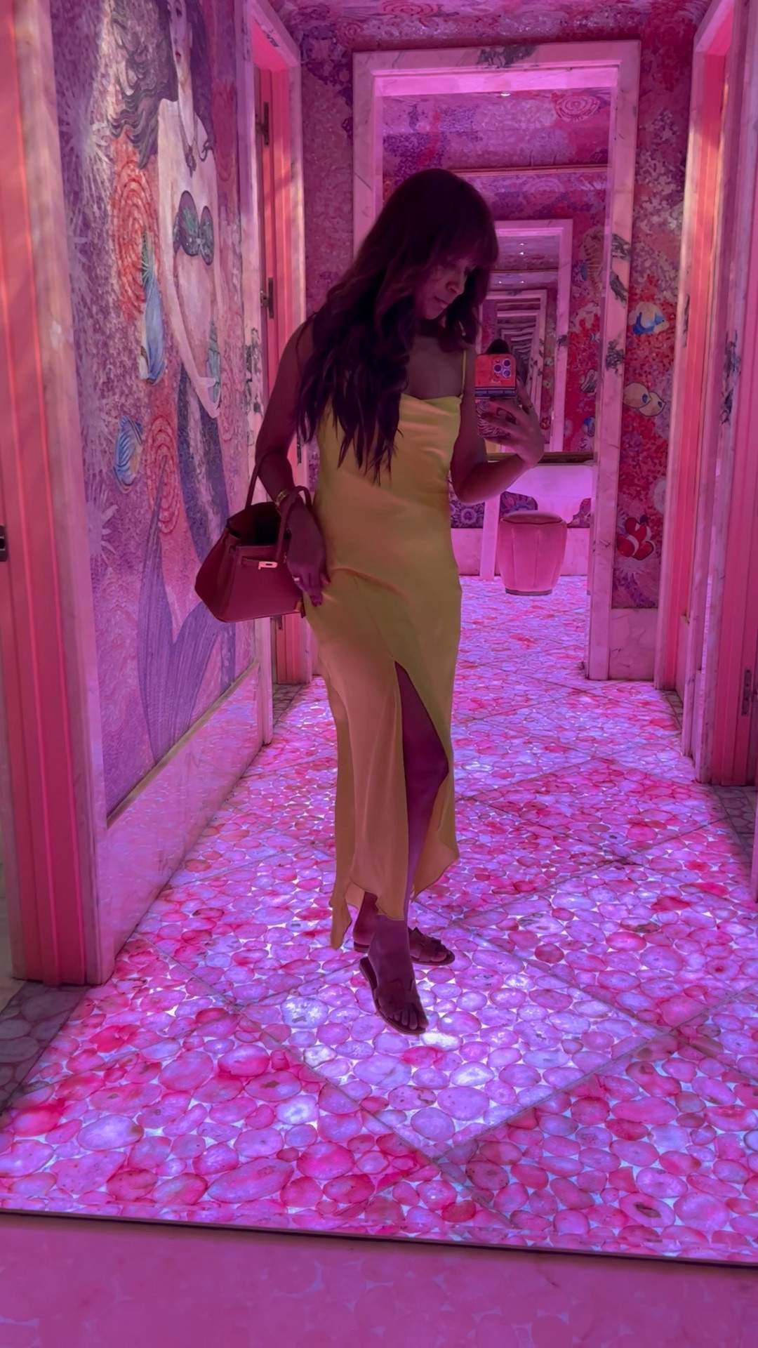 Sensual & Bold! Rescue your power in this dress form Express in satin, very comfortable, can dress up or down! True size & available in others colors 💚




#expressdress #ltkfashion #cocktaildress #miamidress #vacationdress #resortwear #springdress #summerdress #satindress #ltkstyle #ltkbrasil #summerfashion #ltktravel #miamifashion #ltkunder50 

#LTKtravel #LTKstyletip #LTKFind