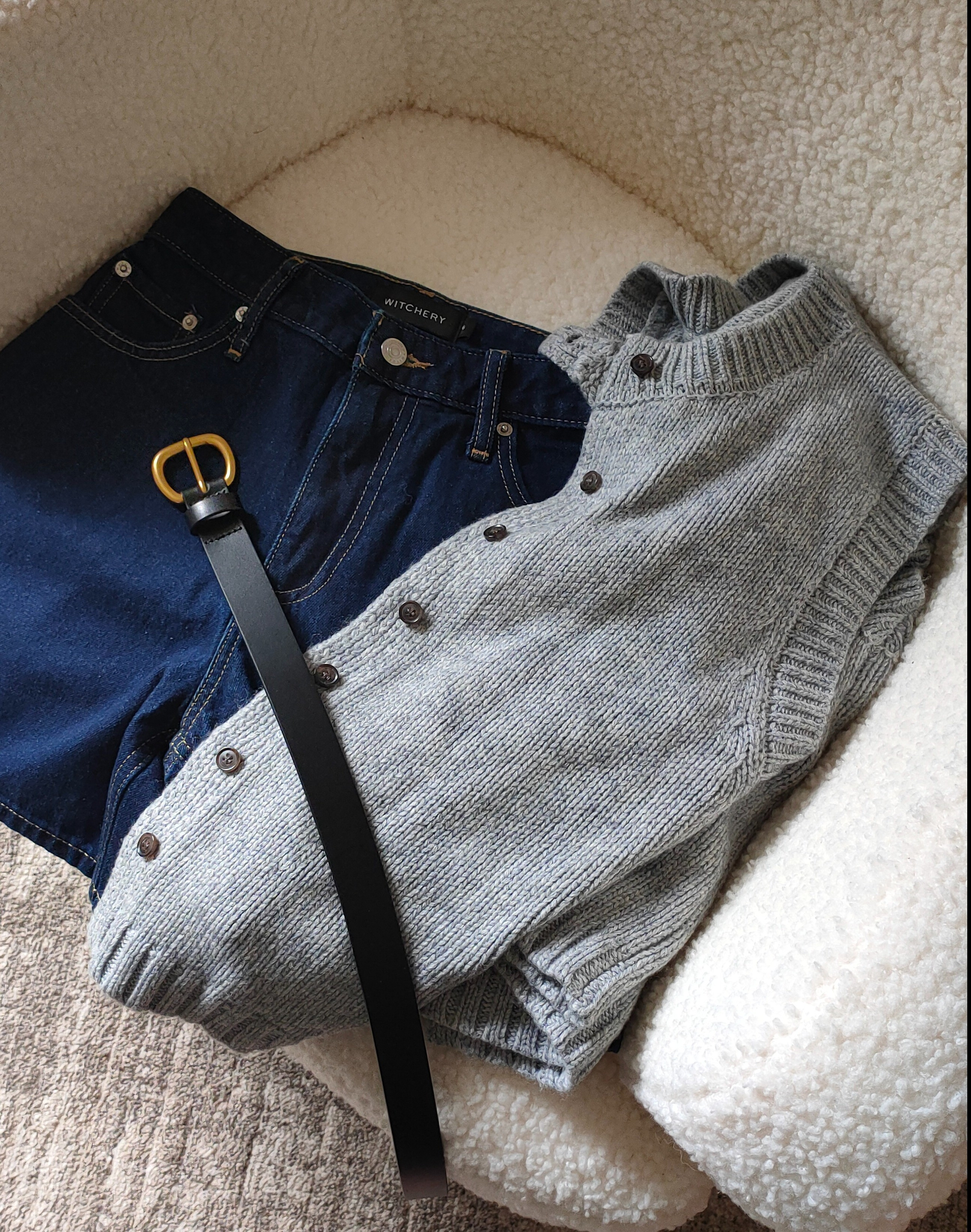 Spring trio I'll be wearing| new in Witchery denim shorts (I fell for the dark indigo colour) knit vest is Dissh and belt is Country Road. All linked for you 🔗🫶🏽Spring, Spring Style, Spring Fashion, Wearing, Outfit, Clothes, Denim, Chic

#LTKaustralia #LTKspring #LTKstyletip