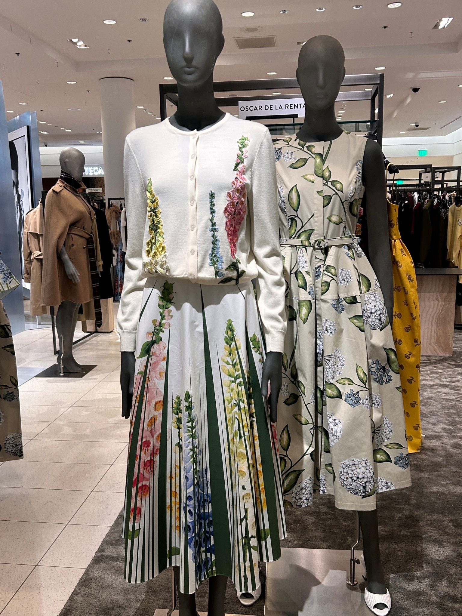 Oscar de la Renta formal wear 

Designer fashion, Easter outfits, spring outfits, spring outfit ideas 