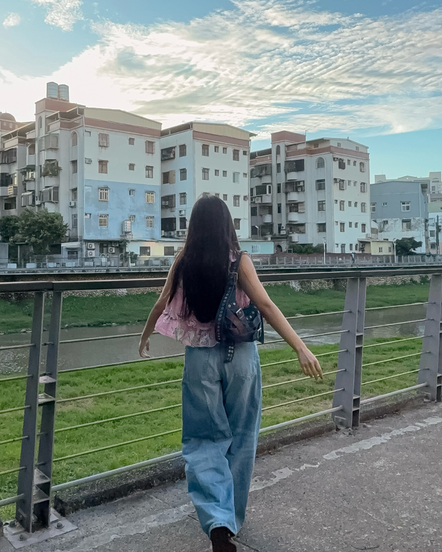 I used to always hate how my outfits looked from behind, but these jeans completely blew me away. The fit is pure magic—it hugs in all the right places, shapes the hips perfectly, and makes your proportions look so elongated.

Shop for more colors 

Size info:
5’3 / 27 waist
Jeans: 27/30

#jeansfind

#LTKPetite