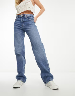 Pull&Bear mid rise straight leg jeans in medium blue | ASOS | ASOS (Global)