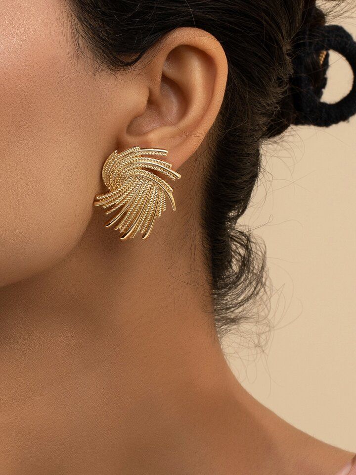 1pair Metallic Textured Women's Stud Earrings | SHEIN