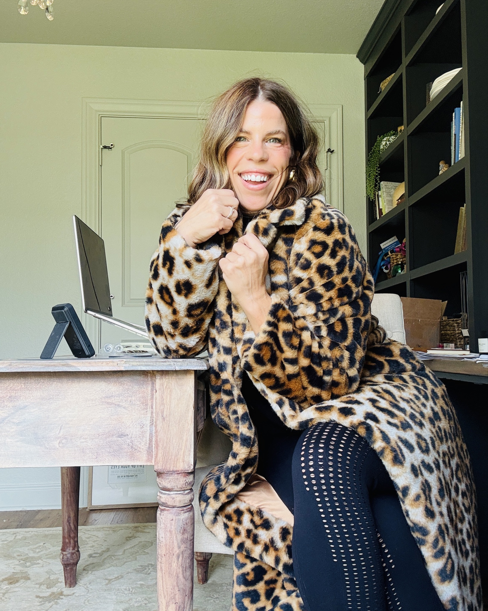 When Houston hands you a surprise winter day you throw a fur coat over your workout gear and enjoy! Nicole DuBois Mott had the same idea today! 

Love this thing. (PS- it’s super affordable!)

#LTKootd #LTKOver40 #LTKdayinmylife