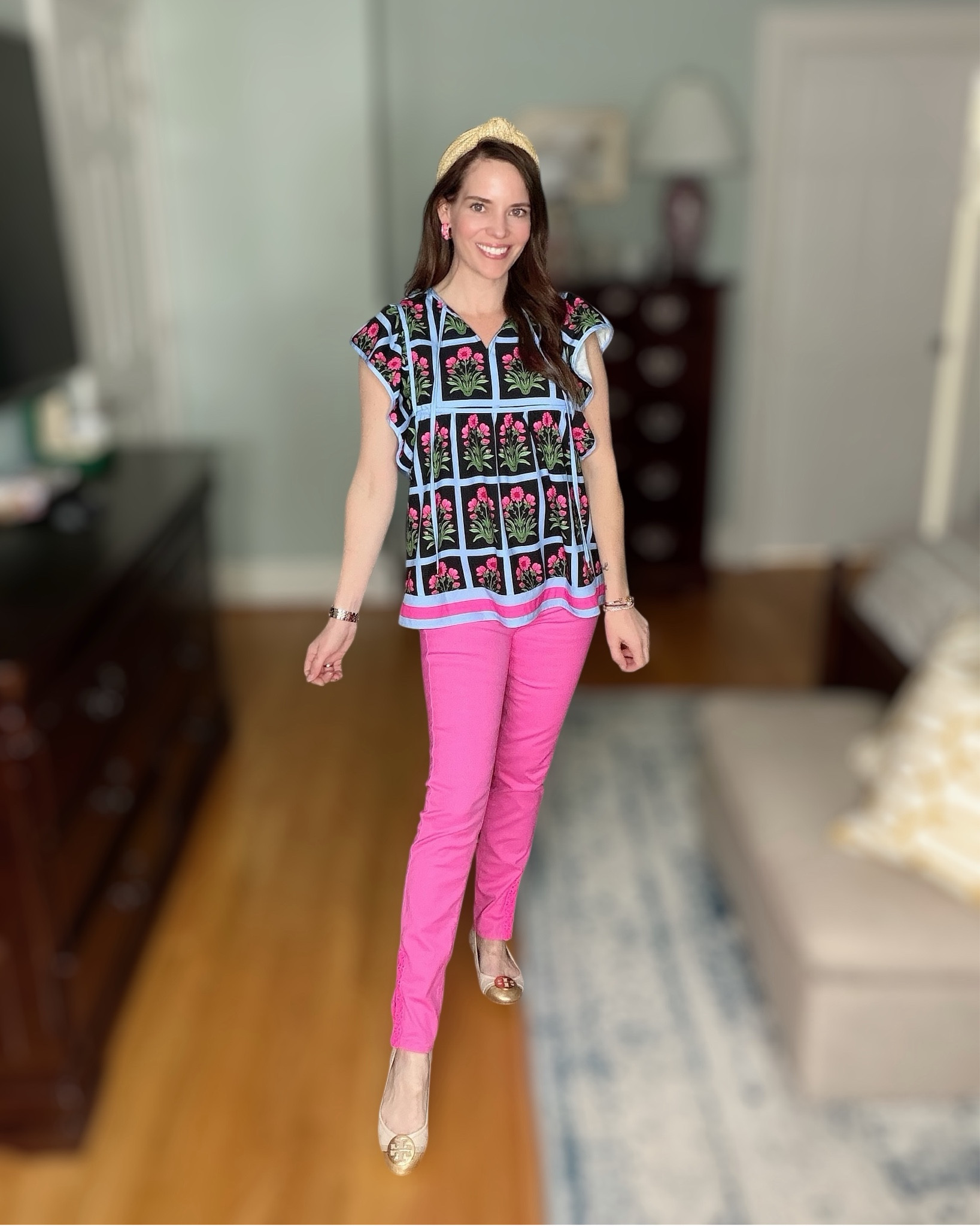Pink Jeans & Floral Peplum Top 🌸💗 Preppy Spring Outfit


This might be one of my favorite bright spring combos 💗🌸 The black floral peplum top with the light blue trim is such a fun statement piece — it gives that polished, preppy feel while still being lightweight and easy to wear. I love how the pink detail in the print ties perfectly into these South Ocean high rise skinny jeans.

Styled it with my gold Minnie Travel Ballet flats for a classic touch and added a raffia knotted headband for a little texture 🤍 Finished with pink hoops and layered bracelets for that colorful, pulled-together look.

Wearing my true size in the jeans. Top is such a great affordable find and runs true to size.

pink high rise skinny jeans, floral peplum blouse, amazon spring top, preppy spring outfit, navy and pink outfit, tory burch minnie flats, raffia headband, colorful everyday style, bright spring look

#LTKPetite #LTKootd #LTKOver40