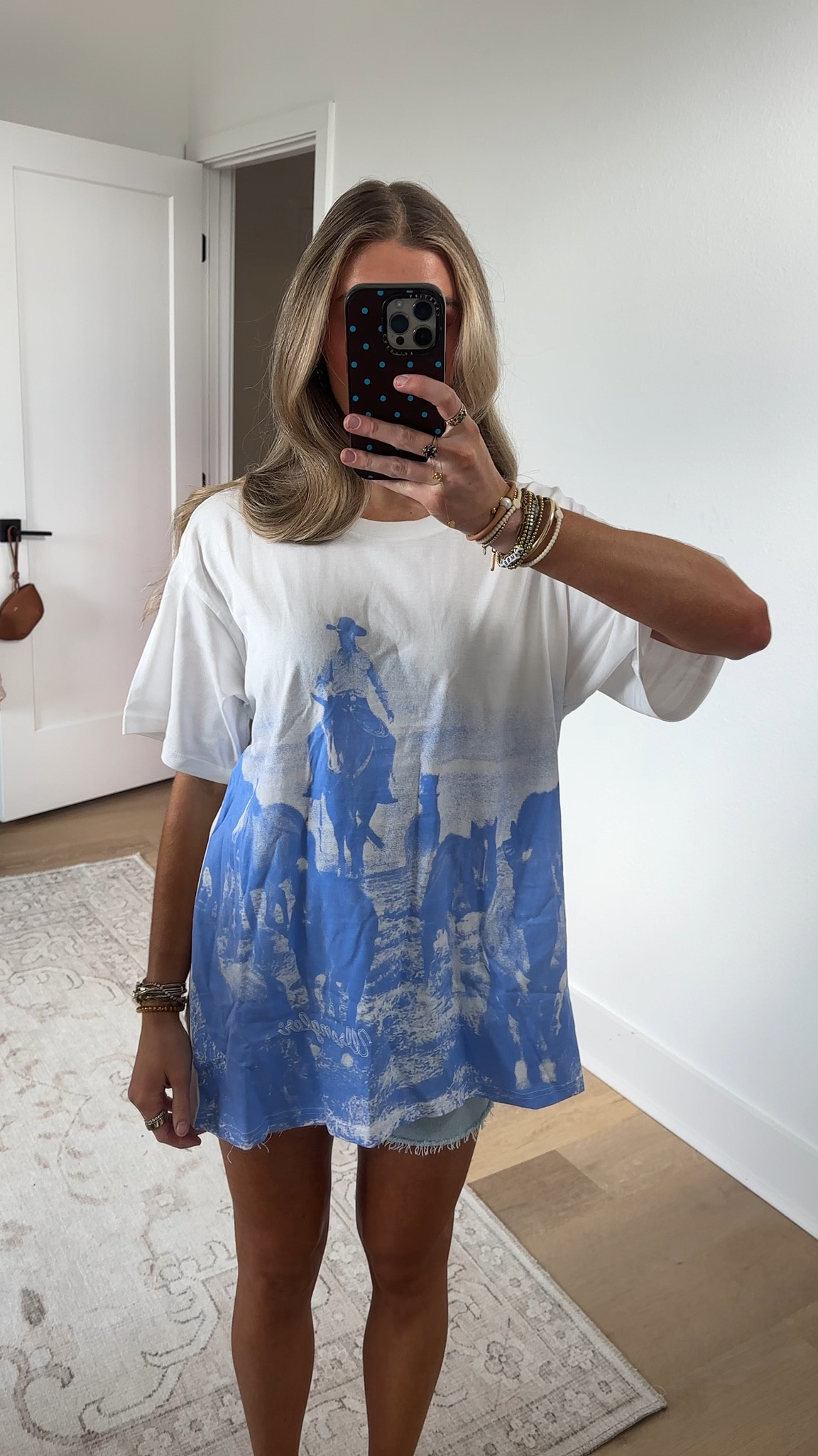 @Wrangler size small This Women’s Horse Round-Up Oversized Tee comes with a pre-faded look and feel as well as a retro-inspired graphic print across the front of round-up to give your outfit some Western authenticity. Best of all, this tee’s cut loose and long with dropped shoulders for a lived-in look and feel. Nothing goes better with your Wrangler® denim than a classic crewneck

#LTKFestival #LTKSeasonal #LTKootd