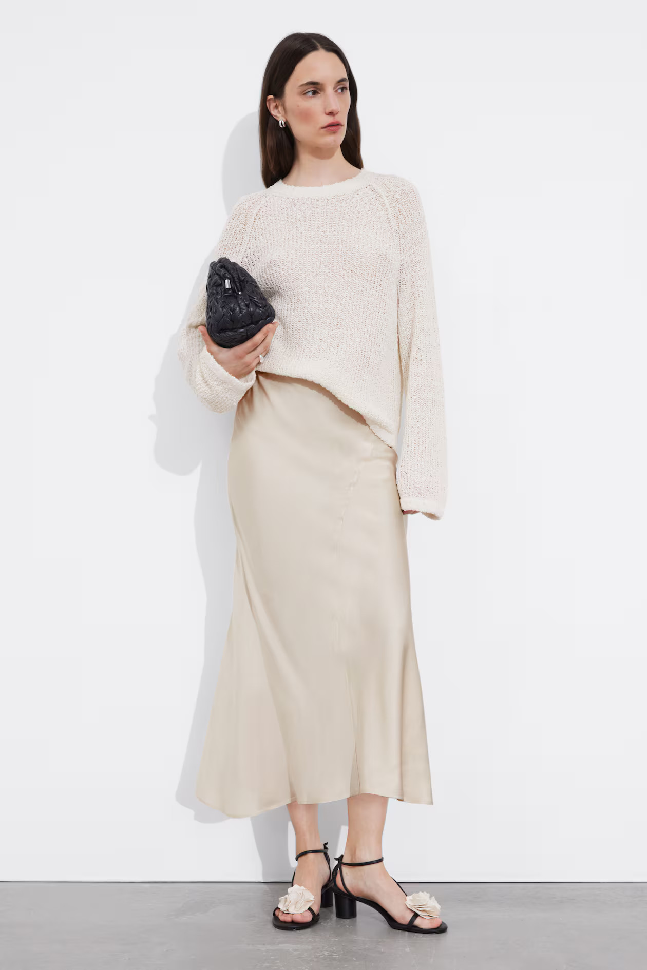 Midirock aus Satin - Hoher Bund - Midi - Creme - Ladies | H&M AT | H&M (DE, AT, CH, NL, FI)