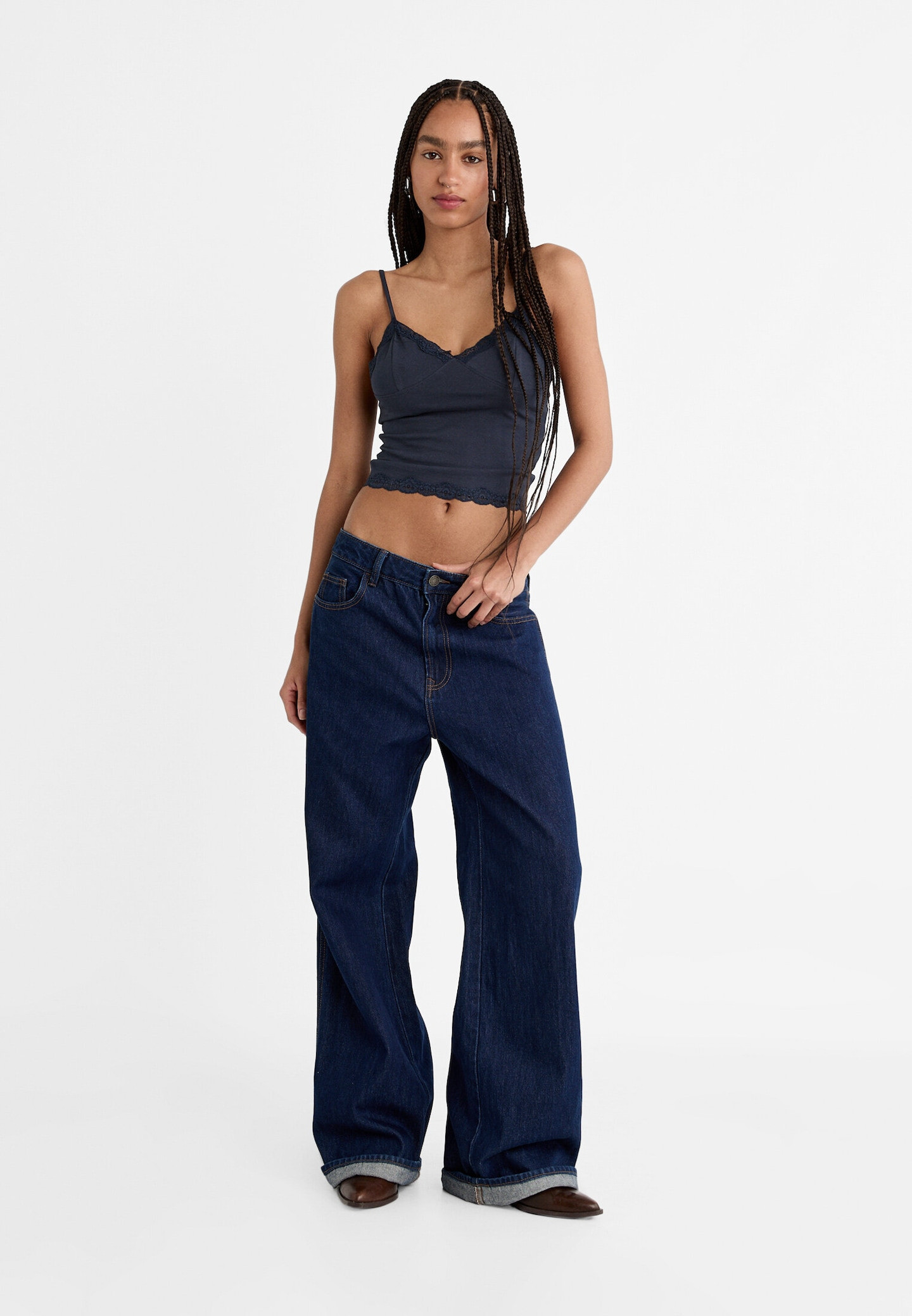 Strappy top with lace and a V-neckline | Stradivarius (UK)