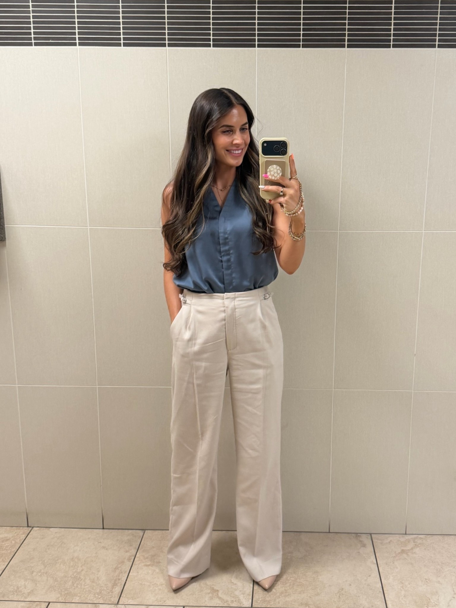 Outfit of the day

Office pants
Work clothes
Office outfit