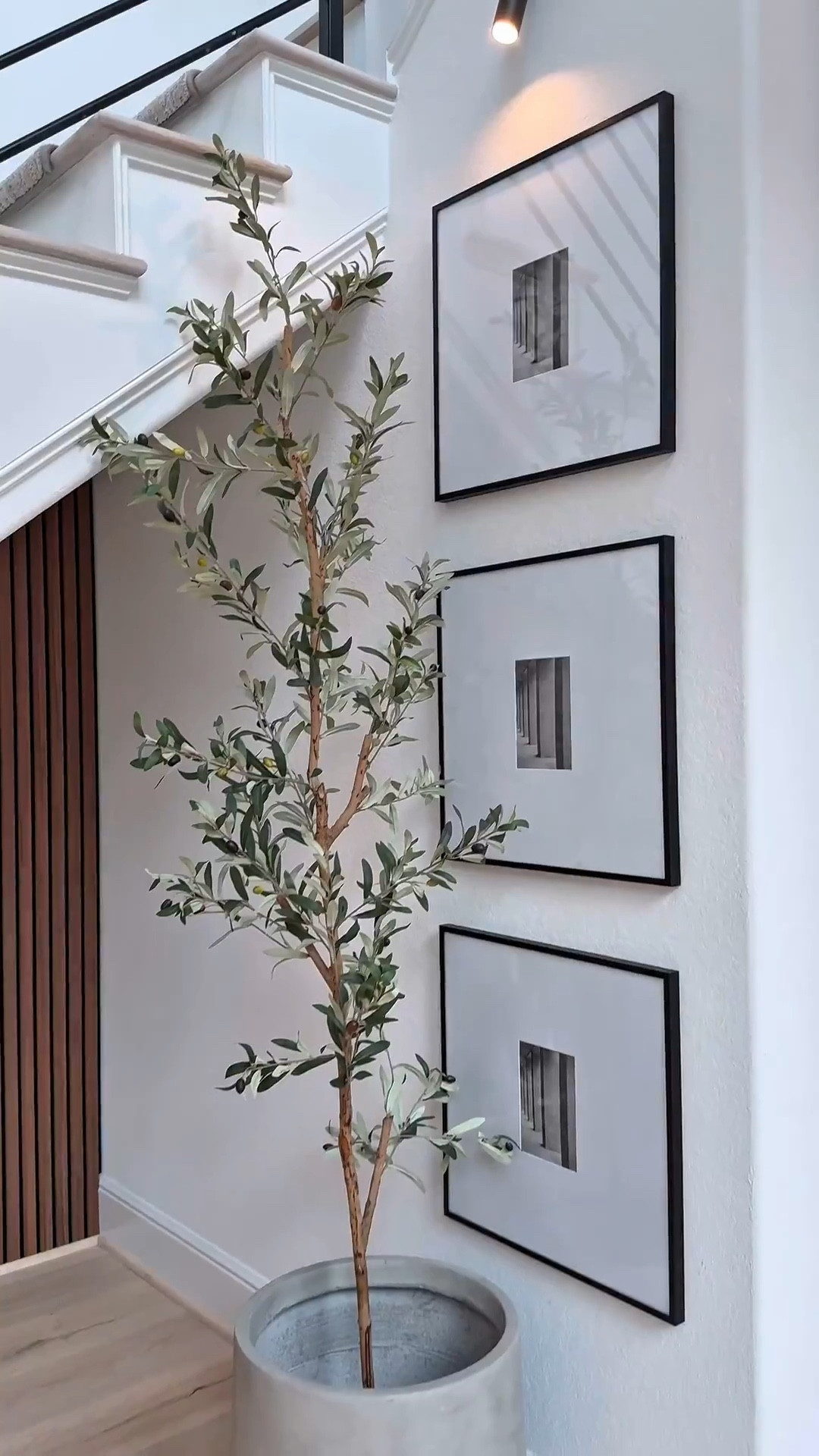 These frames are exactly what I was looking for! Wanted large pieces that look high-end and classy but didn’t want to empty my wallet – and BOOM, found the perfect match 🙌 Size is spot-on and quality looks fantastic so far. Total value for your money – you NEED these for your space!

#LTKHome #GalleryWall #HomeDecorFinds #BudgetFriendlyDecor #WallArt #HomeStyling
#LTKStyleTip

#LTKSaleAlert #LTKHome