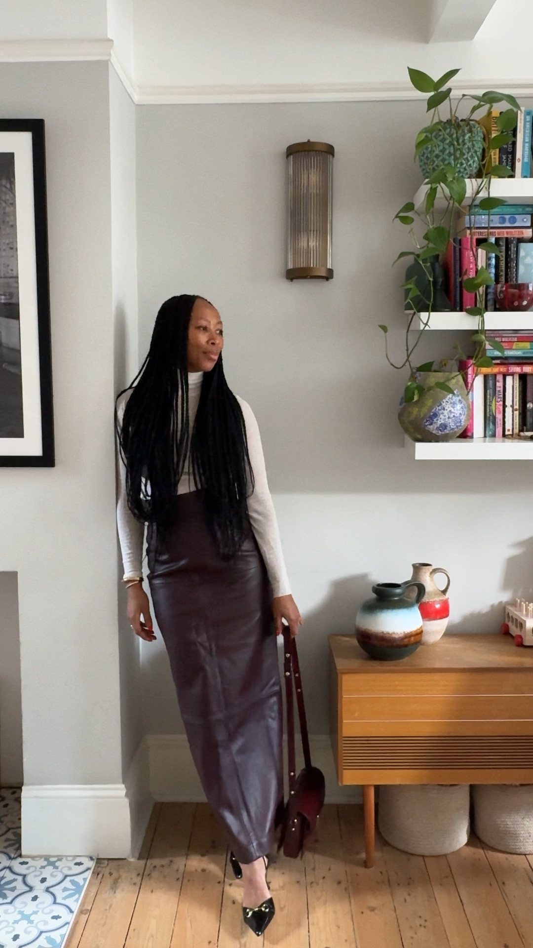 Office look corporate outfit workwear leather pencil skirt professional look 