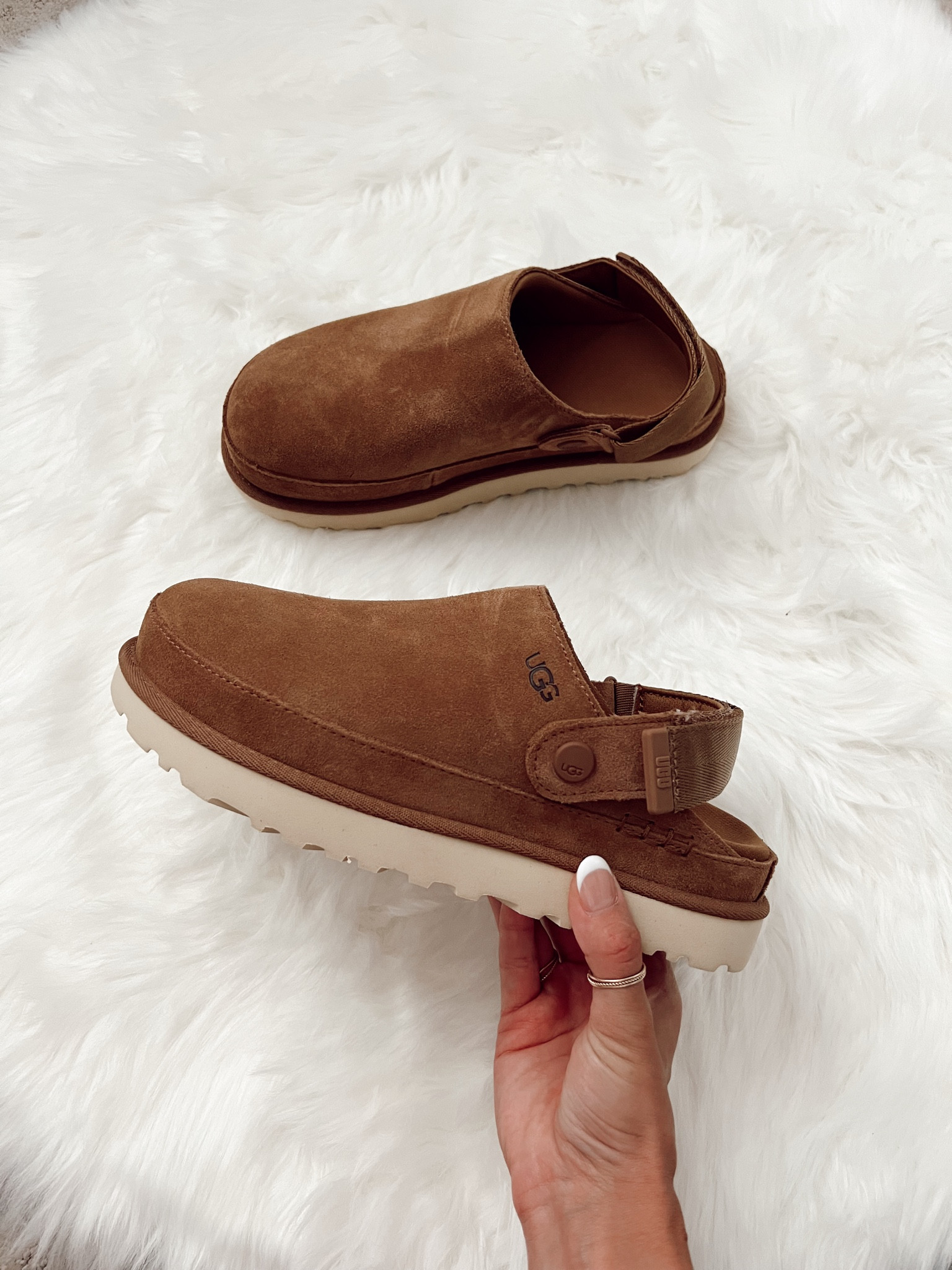 This is the “IT” shoe for fall / winter this year. Don’t wait if you love it. Some colors are already sold out / on back order. 

#LTKShoeCrush #LTKTravel #LTKStyleTip