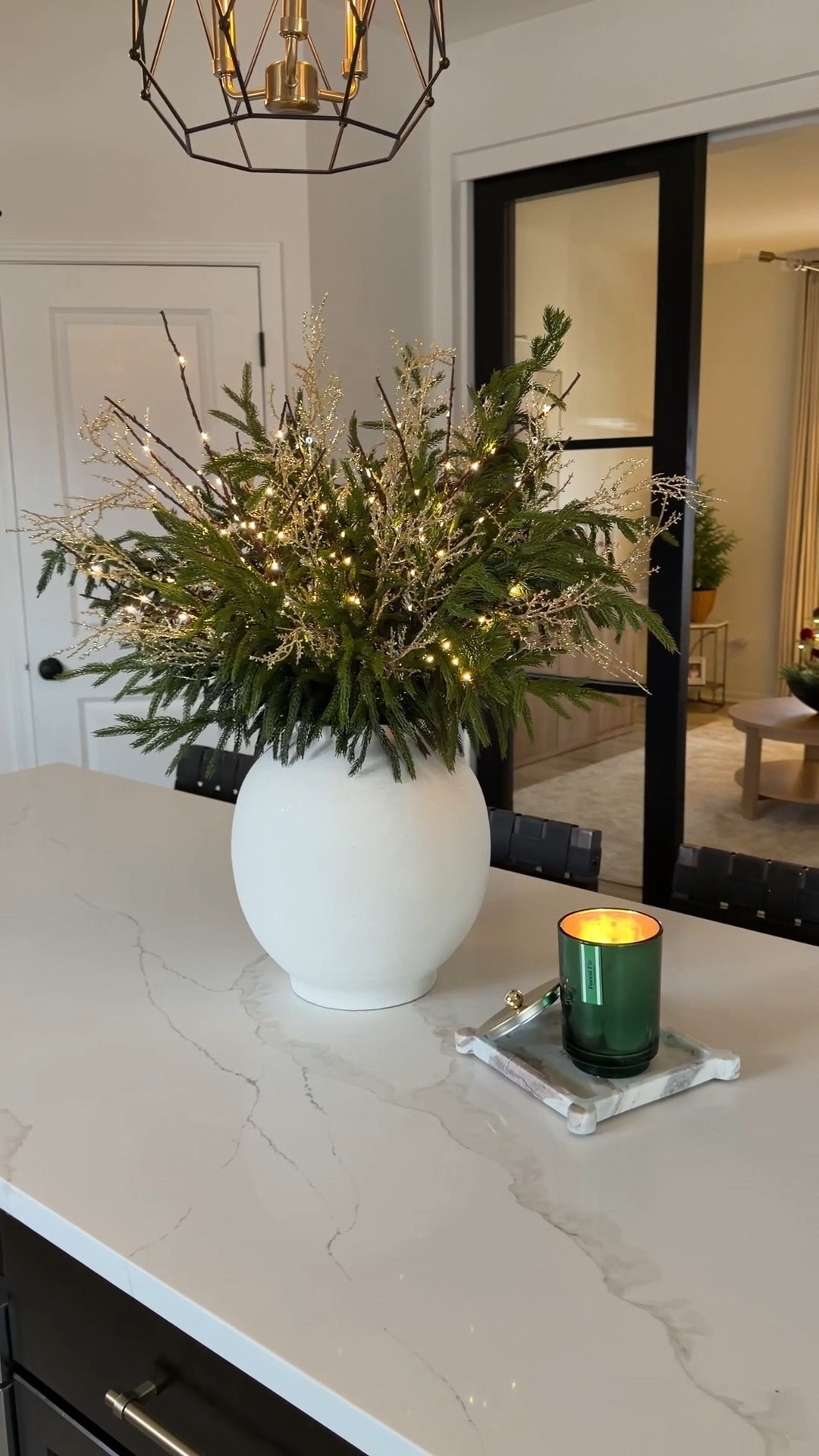 The prettiest Christmas vase arrangement! Perfect for a kitchen island or entryway!


#LTKHoliday #LTKHome