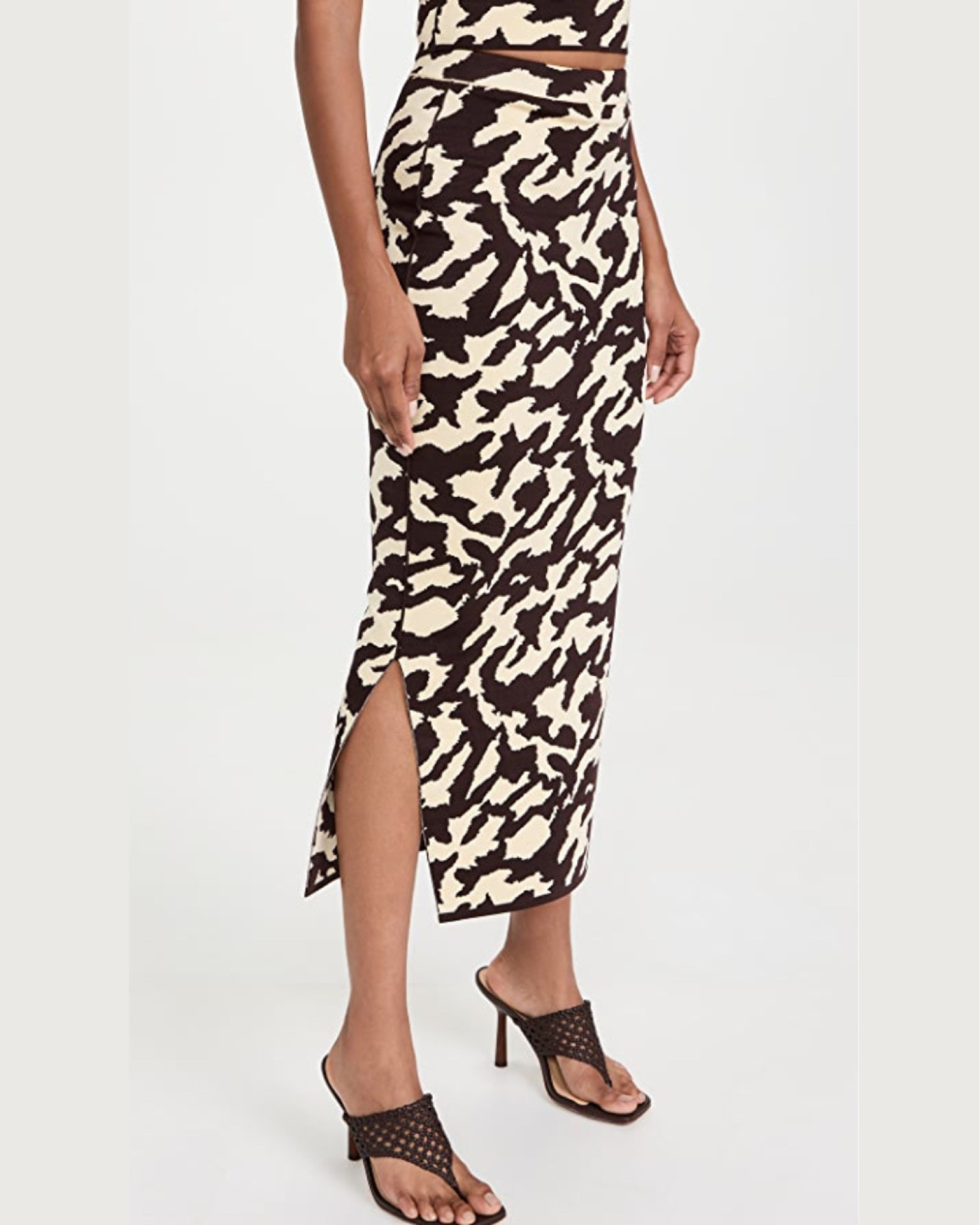 A mid-weight knit skirt with a comfy elastic waistband. 

Dress up or down!

#LTKsalealert #LTKstyletip