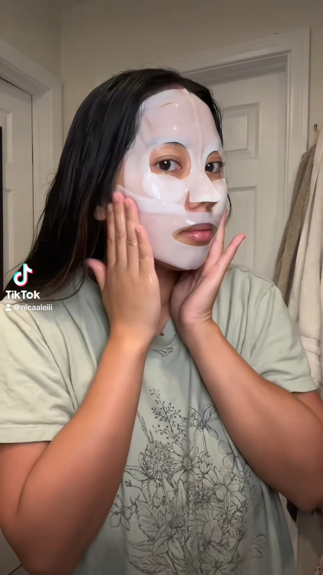 This is glass skin in a package. Viral deep collagen mask has me glowing all day long✨

#LTKBeauty #LTKxPrimeDay #LTKVideo