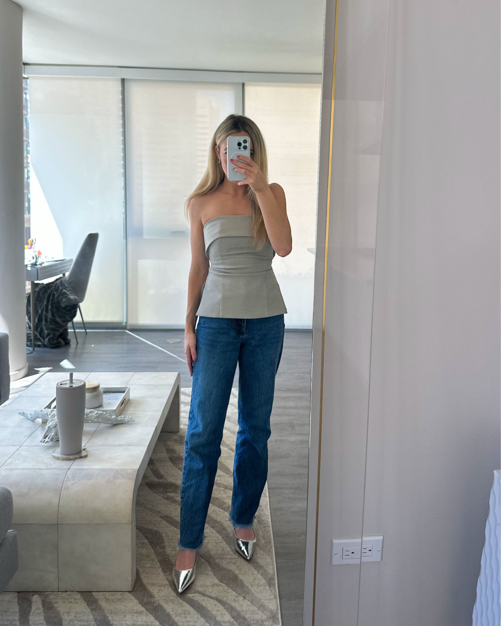 Aritzia Outfit: going out look


ootd style fashion, strapless top, dinner outfit 