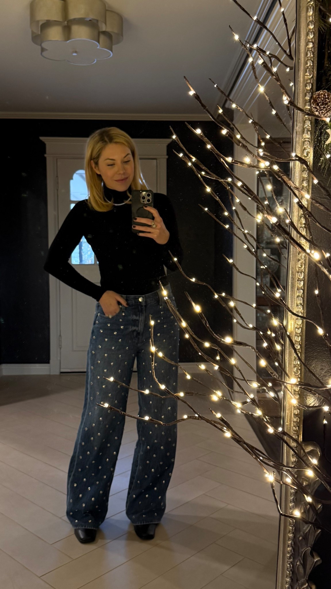 How cute are these jeans!!
Wore these to my yearly girls Christmas brunch  🎄 

#LTKdayinmylife #LTKHoliday