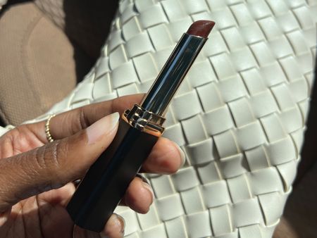 My new favorite drug store lipstick! L’Oréal matte lip shade 137 Le nude assertive! A beautiful brownish color! 

#LTKBeauty #LTKFindsUnder50
